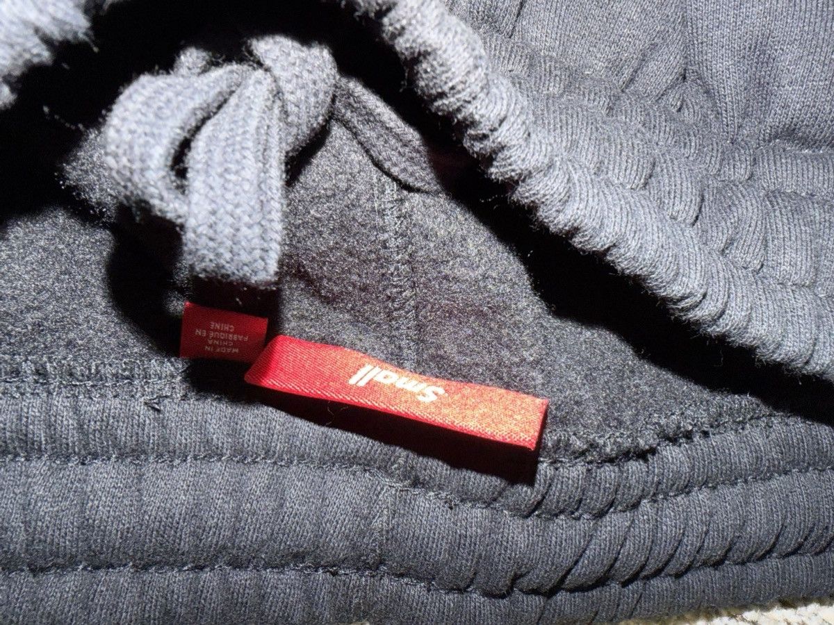 Supreme Supreme Appliqué Satin Sweatpants Size US 30 / EU 46 - 4 Thumbnail
