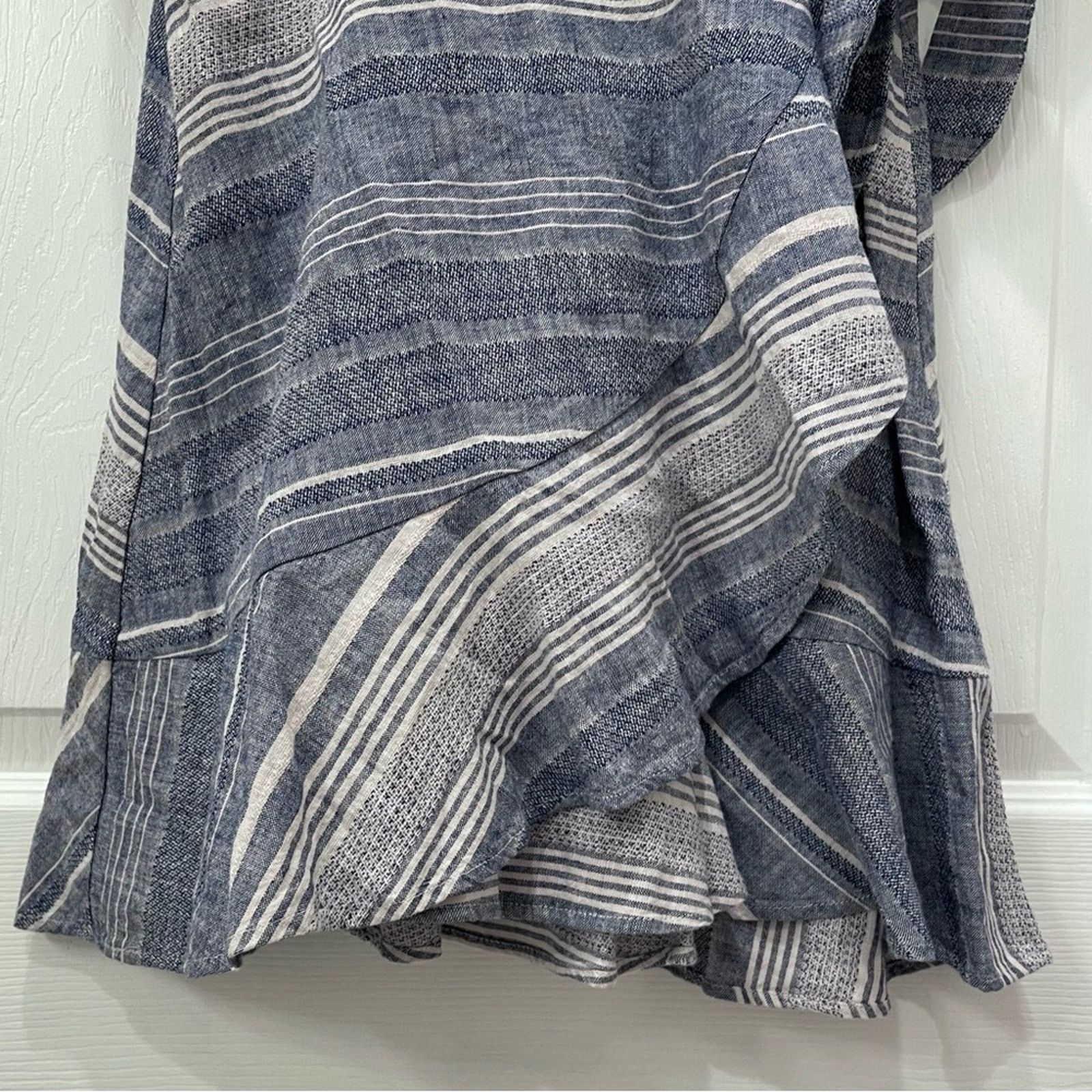 Express EXPRESS Wrap Dress XS Size XS / US 0-2 / IT 36-38 - 8 Thumbnail