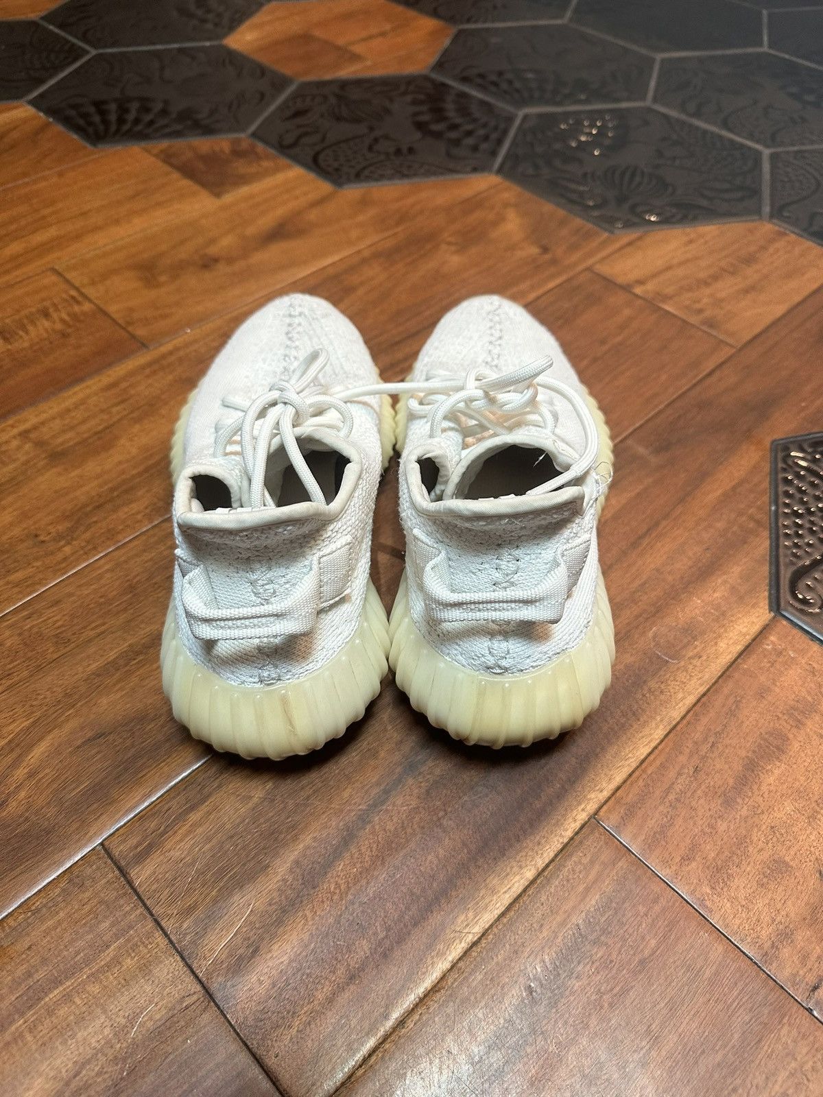 Yeezy Yeezy 350 V2 White Size US 6.5 / EU 39-40 - 2 Thumbnail