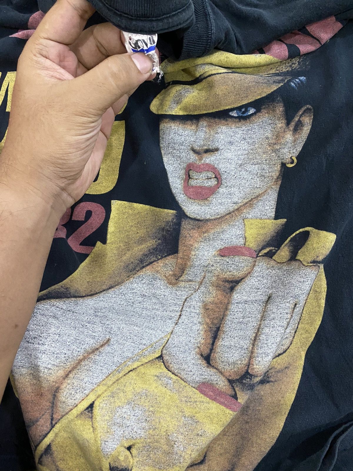 Band Tees × Vintage Vintage Queen band Y2K : Queen Wants You in 82 Hot Space T Size US L / EU 52-54 / 3 - 4 Thumbnail