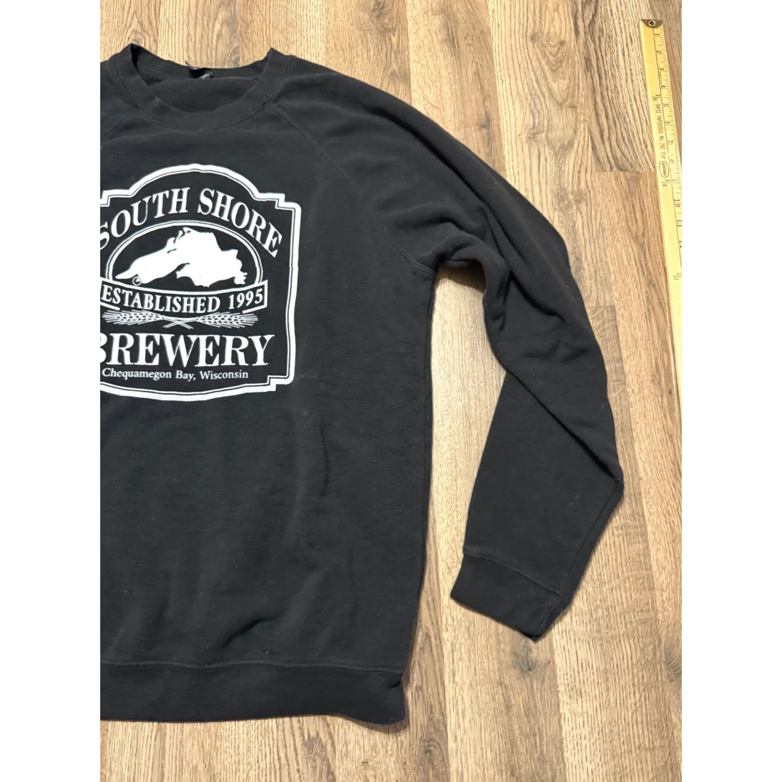 Vintage EI-LO Sweater Mens Large Black White South Shore Brewery Chequamegon Bay WI Shirt Mens Large Black White EI-LO Sweater Size US L / EU 52-54 / 3 - 4 Thumbnail
