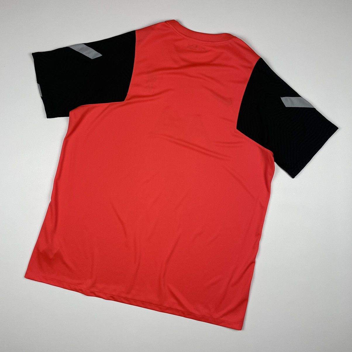 Nike Nike Liverpool FC 2020 AXA Training Soccer Jersey Size US XXL / EU 58 / 5 - 8 Thumbnail