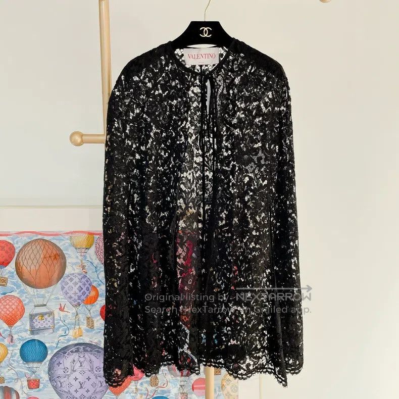 Valentino Valentino Black lace cape Size M / US 6-8 / IT 42-44 - 1 Thumbnail