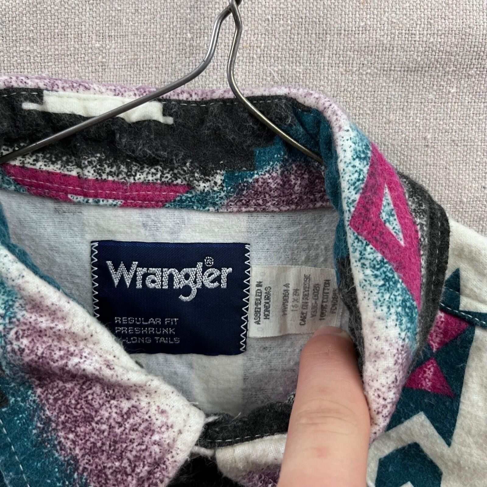 Other Wrangler Mens Vintage Southwestern Aztec Pearl Snap Flannel Size US M / EU 48-50 / 2 - 3 Thumbnail