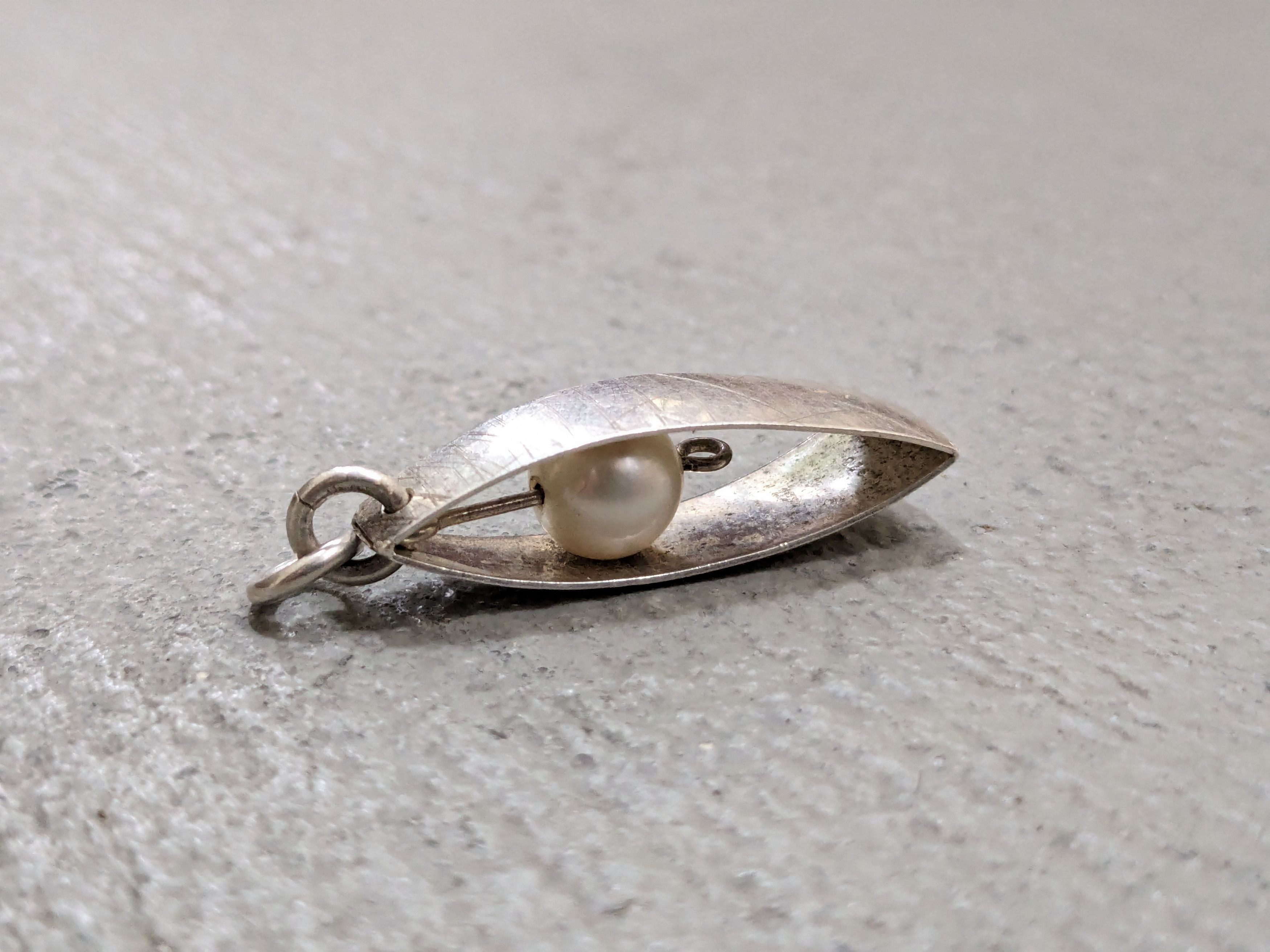 Jewelry Vintage Sterling Silver Pendant Pearl Modern Avant Garde Size ONE SIZE - 5 Thumbnail