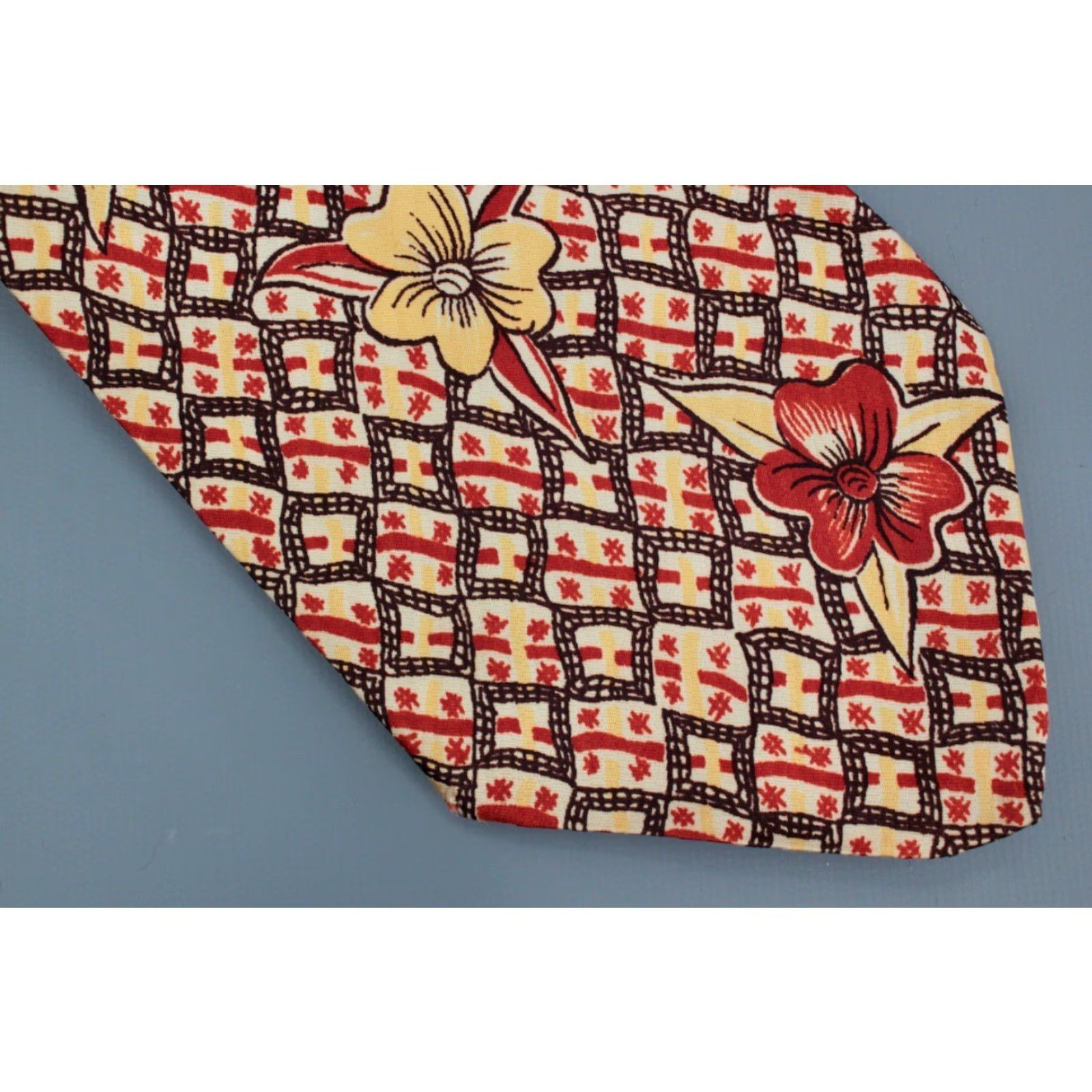 Vintage VINTAGE Men’s 1940s Yellow & Red Flower Pattern Necktie 40s Tie Necktie Mens 1940s Floral Tie Size ONE SIZE - 3 Thumbnail