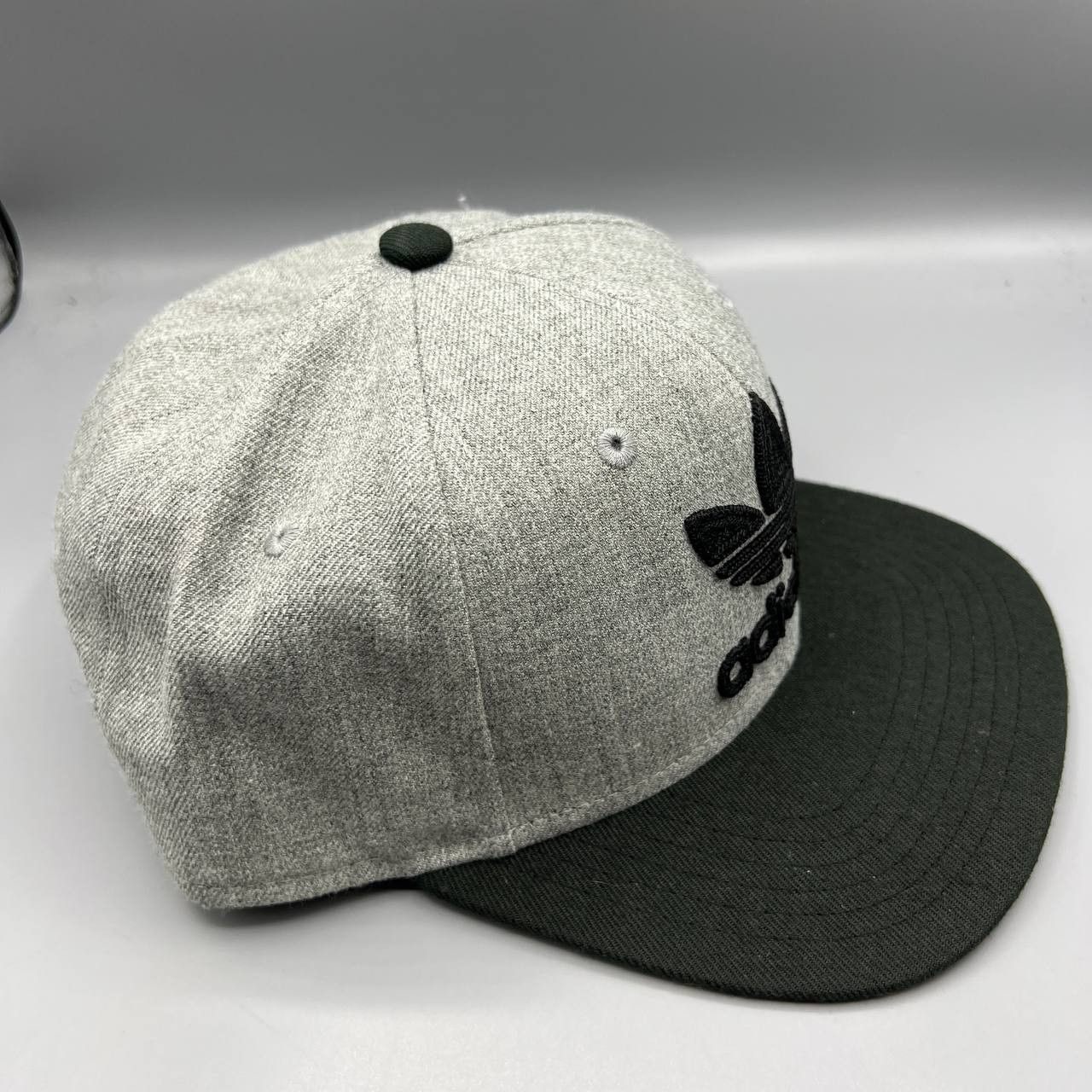 Adidas Adidas Hat Men Gray Black Embroidered Snap Back Cap Size ONE SIZE - 5 Thumbnail