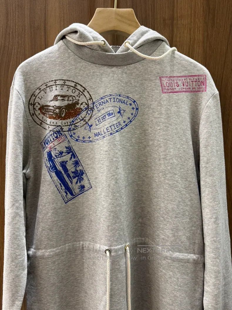 Louis Vuitton Louis Vuitton Seal Hooded Drawstring dress Size XS / US 0-2 / IT 36-38 - 3 Thumbnail