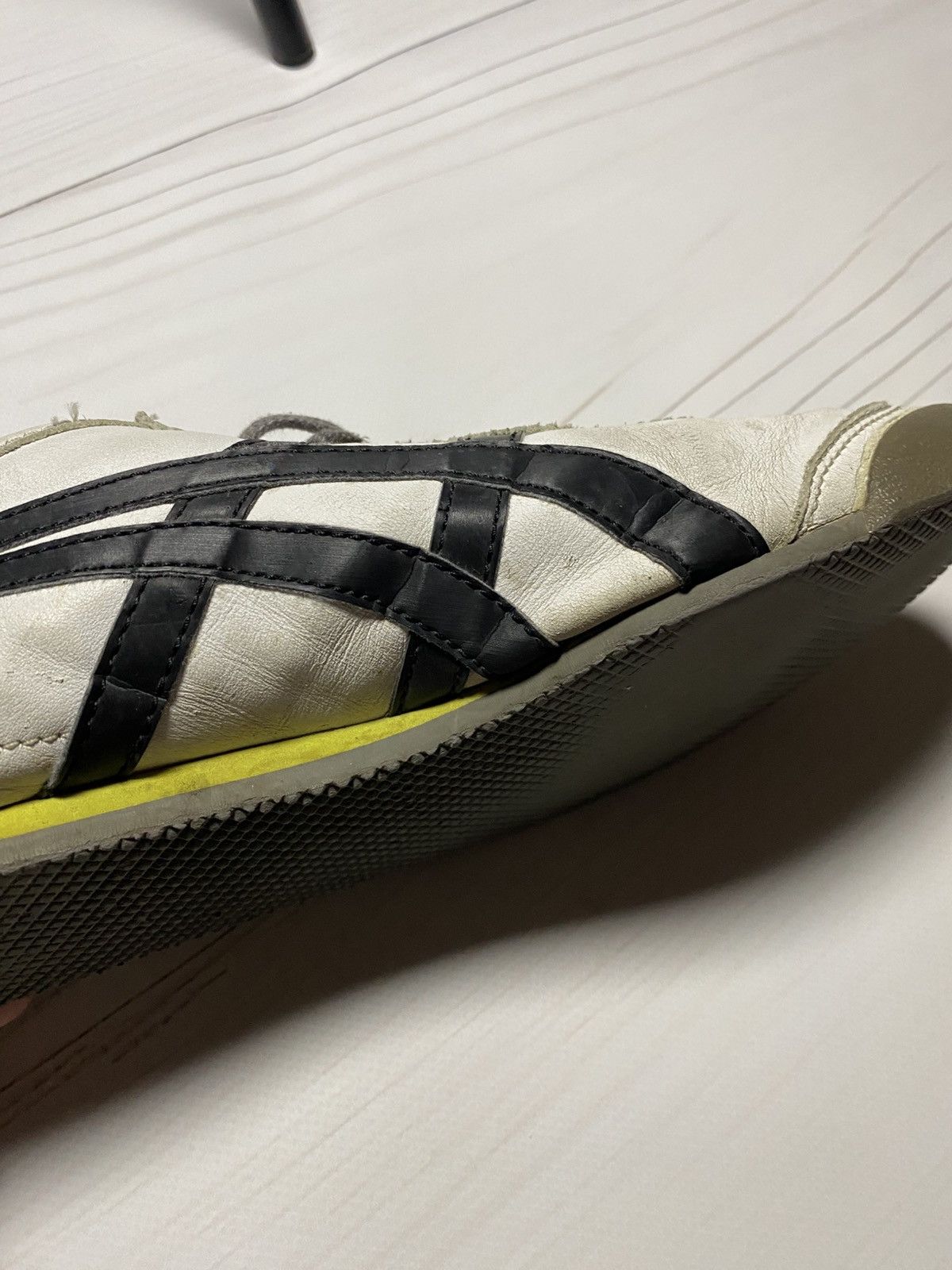 Japanese Brand × Onitsuka Tiger × Vintage Vintage Onitsuka Tiger leather upper worn y2k sneakers Size US 9.5 / EU 42-43 - 13 Thumbnail