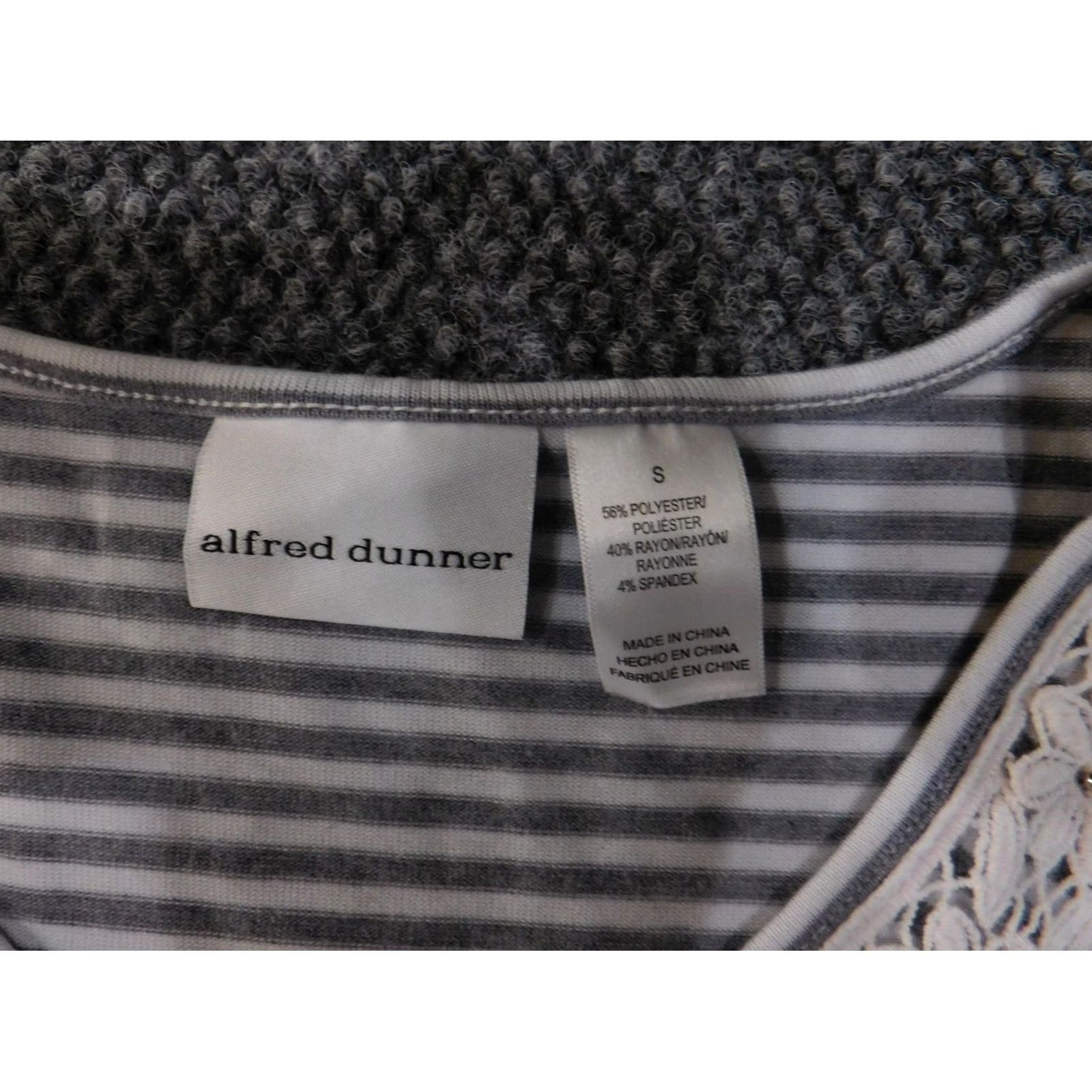 Vintage Alfred Dunner Blouse Womens Small Gray Striped Lace Trim V-Neck Stretch Casual 3/4 Sleeve Size S / US 4 / IT 40 - 6 Thumbnail