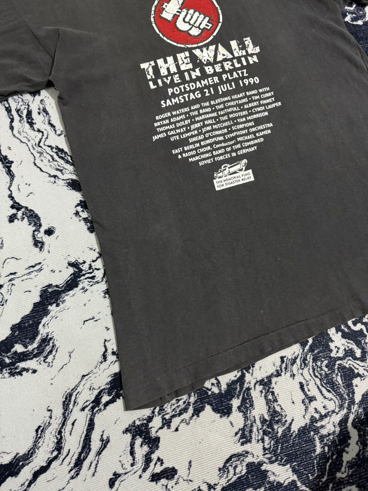 Band Tees Vintage pink floyd the wall live in berlin 90 concert tshirt Size US M / EU 48-50 / 2 - 16 Thumbnail