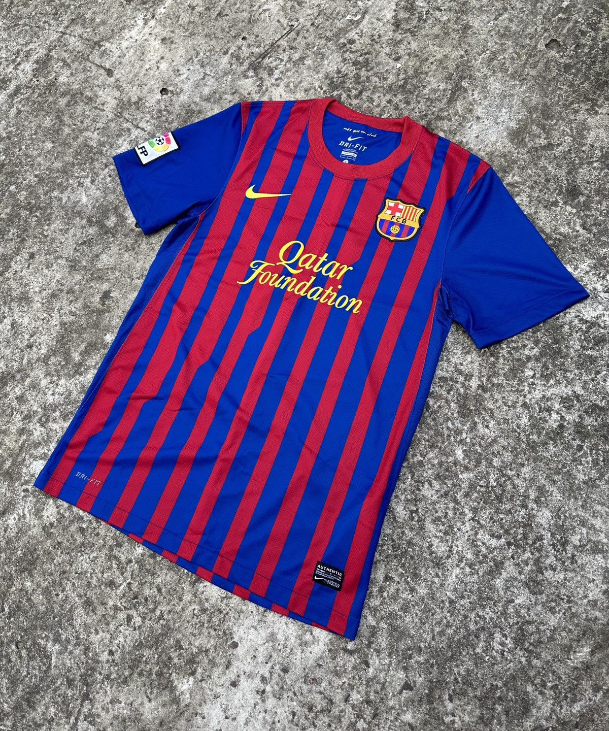 Nike Vintage Nike F.C. Barcelona 7 David Villa Soccer Jersey Rare Size US S / EU 44-46 / 1 - 2 Thumbnail
