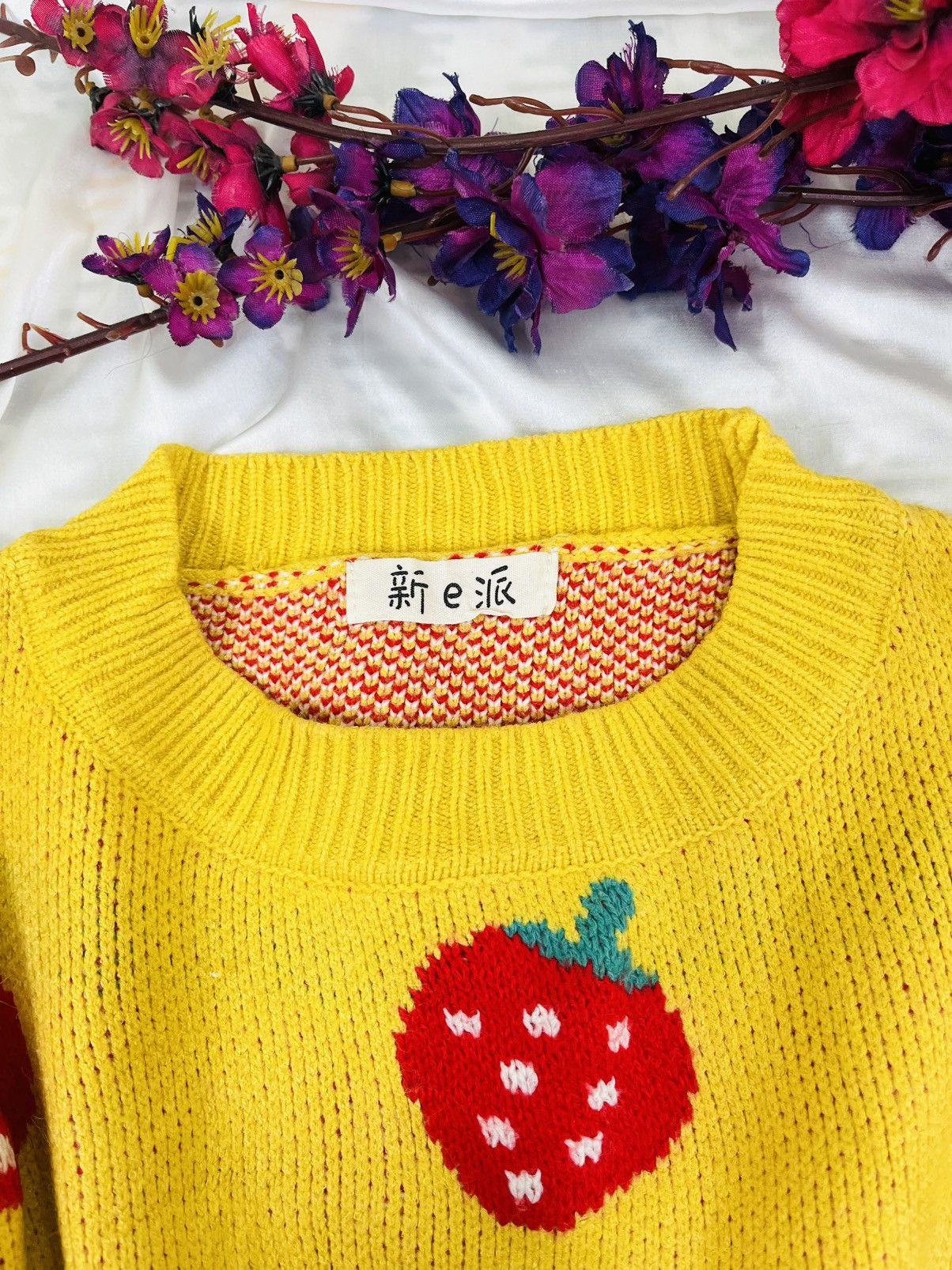 Other Strawberry knit sweater Size L / US 10 / IT 46 - 2 Thumbnail