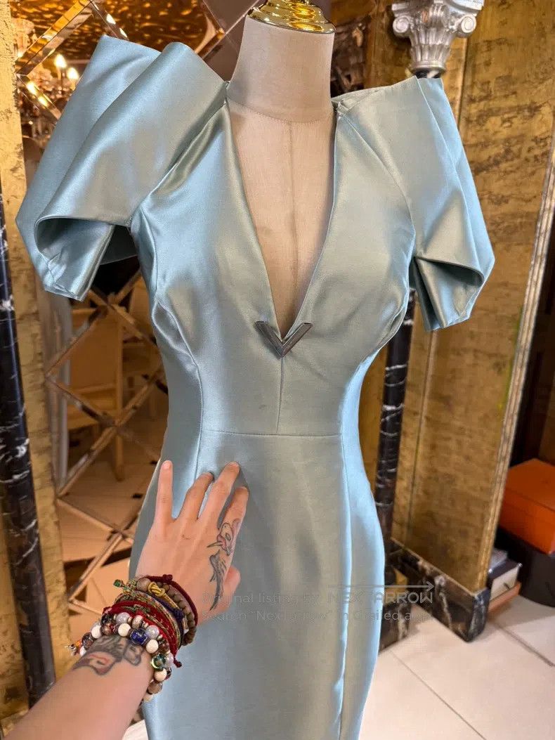 Valentino Valentino Satin mulberry silk Tiffany blue three-dimension Size M / US 6-8 / IT 42-44 - 2 Thumbnail
