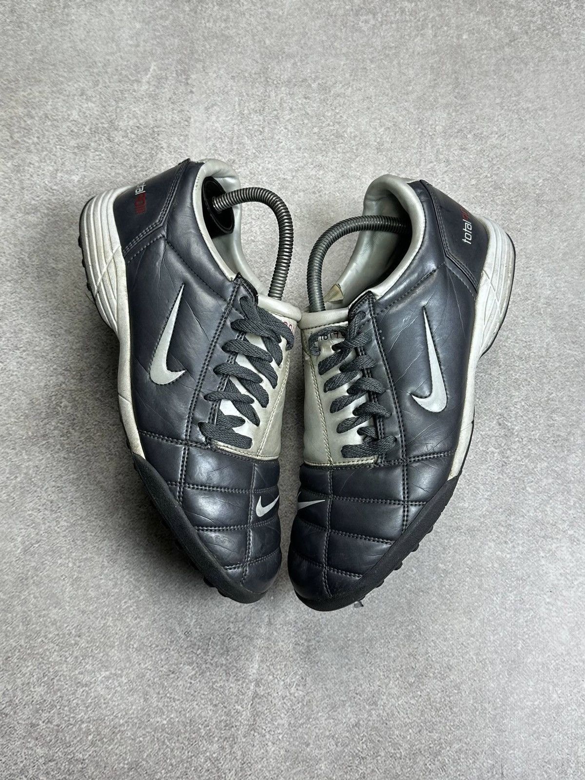 Nike Vintage Nike Total 90 III TF Low Sneakers Y2K US 10 Size US 10 / EU 43 - 1 Thumbnail