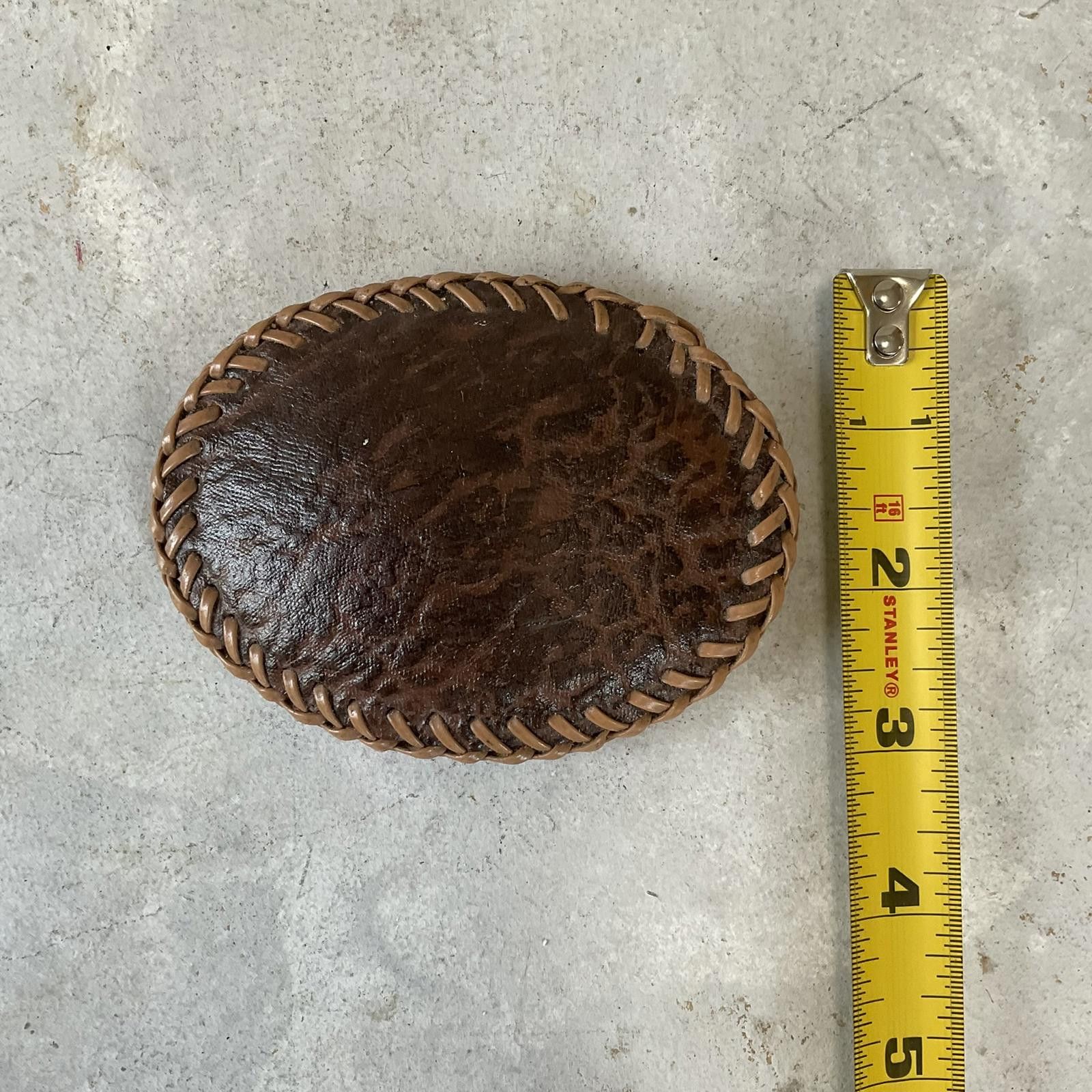 Vintage vintage 70's classic tooled brown leather oval belt buckle Size ONE SIZE - 3 Thumbnail