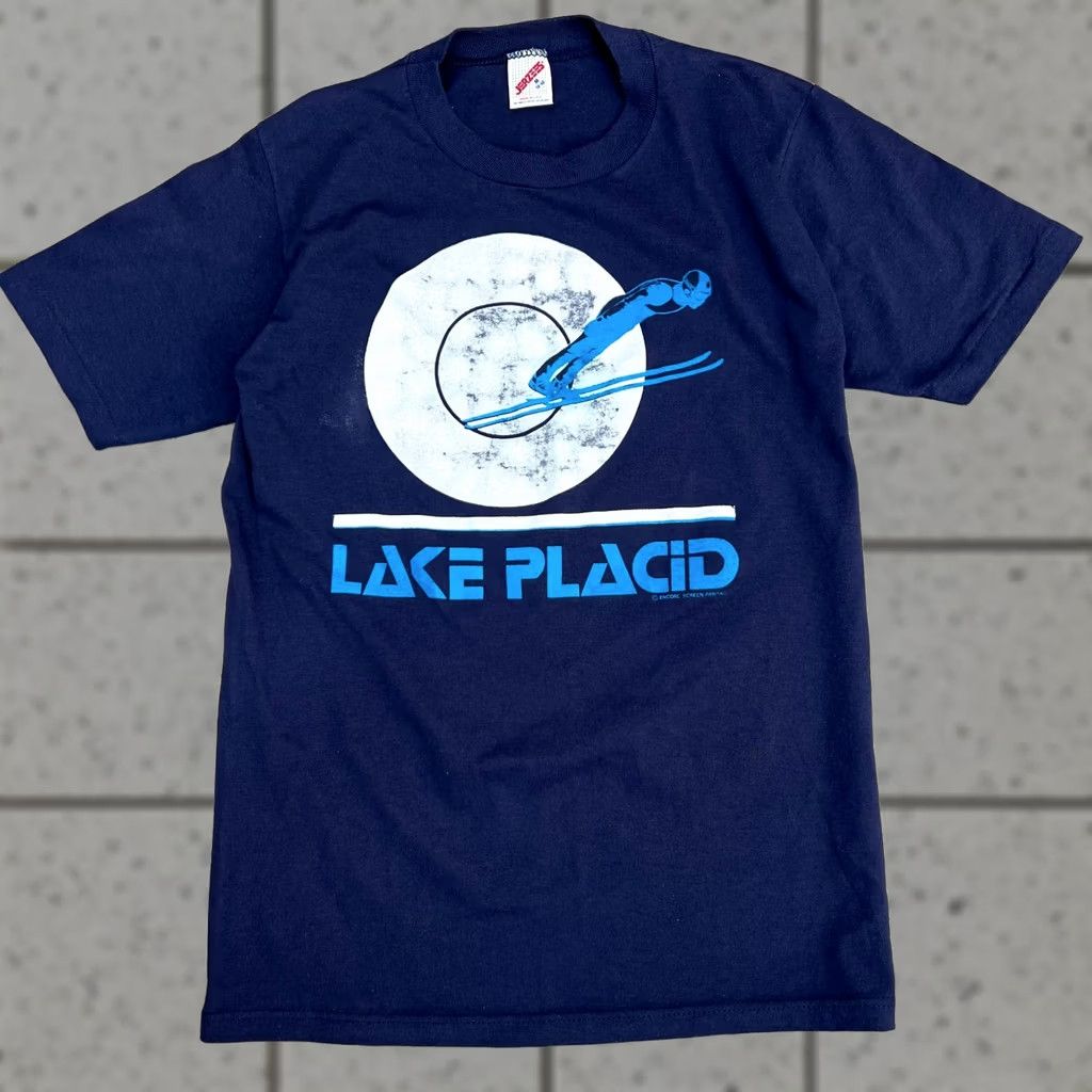 Jerzees 90s Vintage Lake Placid Skiing Print T-Shirt M Mens Blue Size US M / EU 48-50 / 2 - 1 Thumbnail