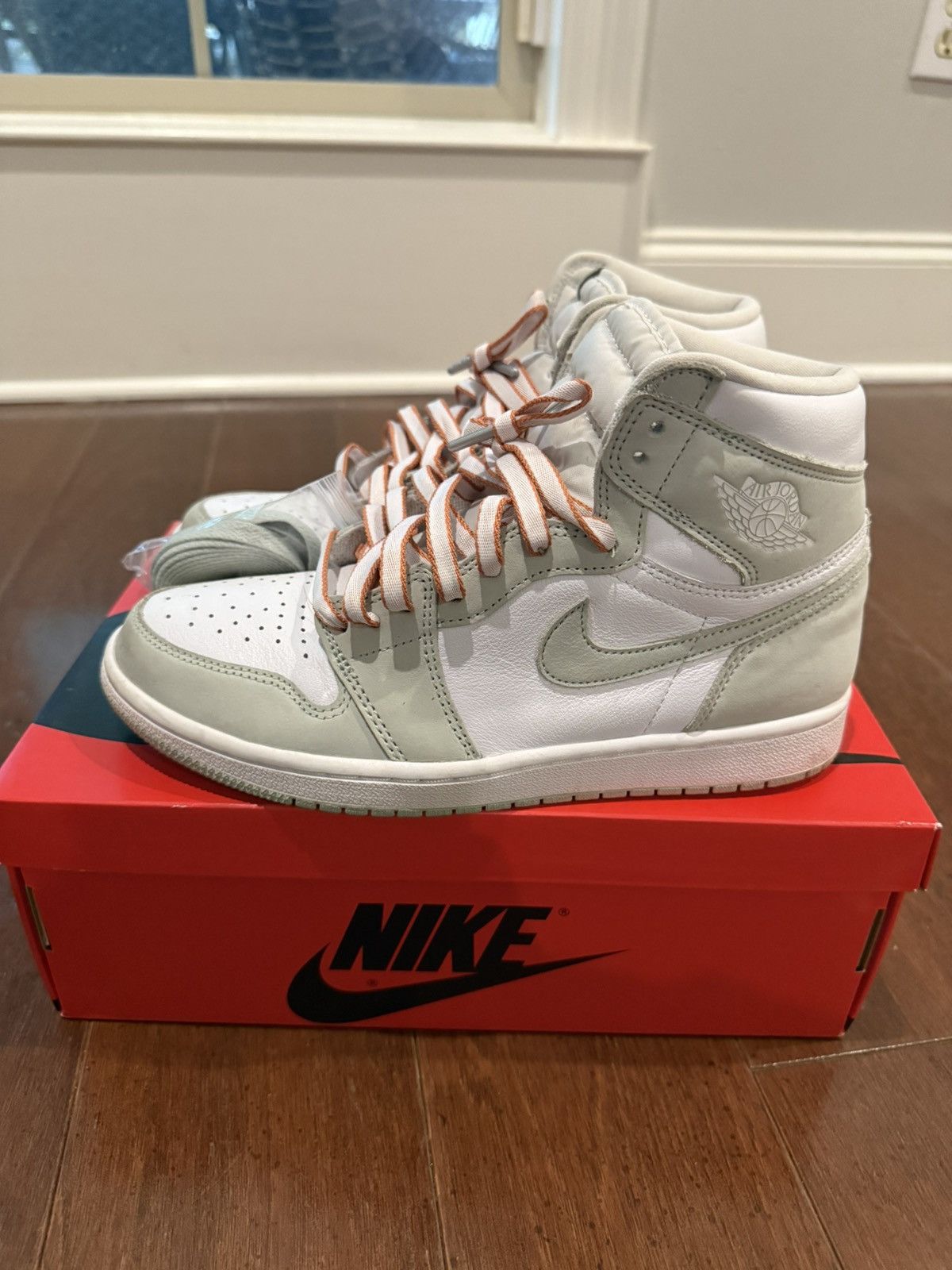 Jordan Brand × Nike Jordan 1 High Seafoam Size US 9 / IT 39 - 3 Thumbnail