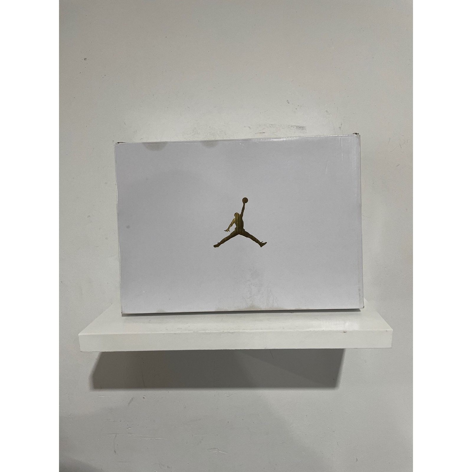 Nike JORDAN 3 RETRO LUCKY GREEN SIZE 8.5M (10W) PREOWNED Size US 8.5 / EU 41-42 - 9 Thumbnail
