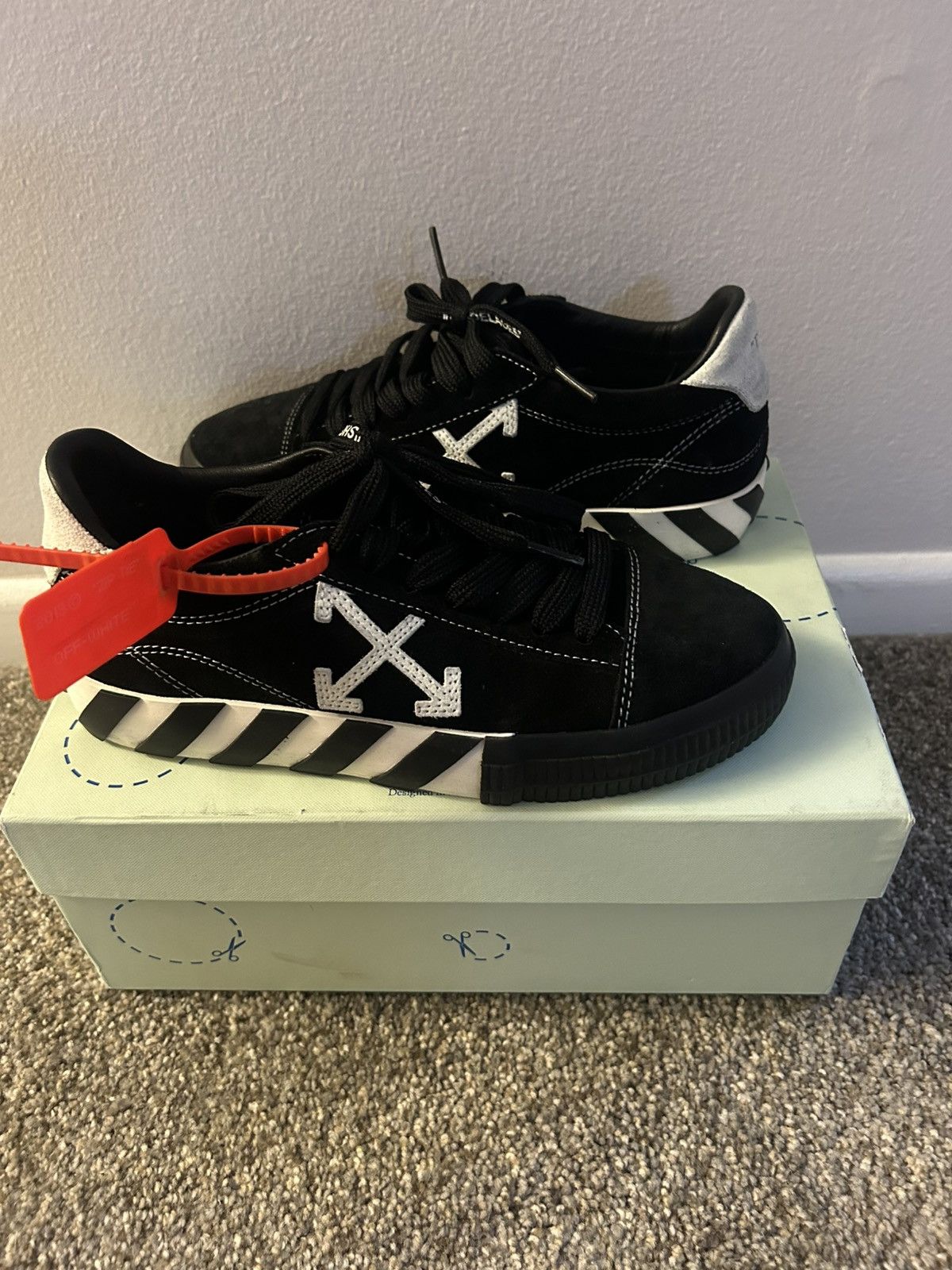 Off-White New Arrow Low Vulcanized Black White Off-White Size US 5.5 / EU 38 - 1 Thumbnail