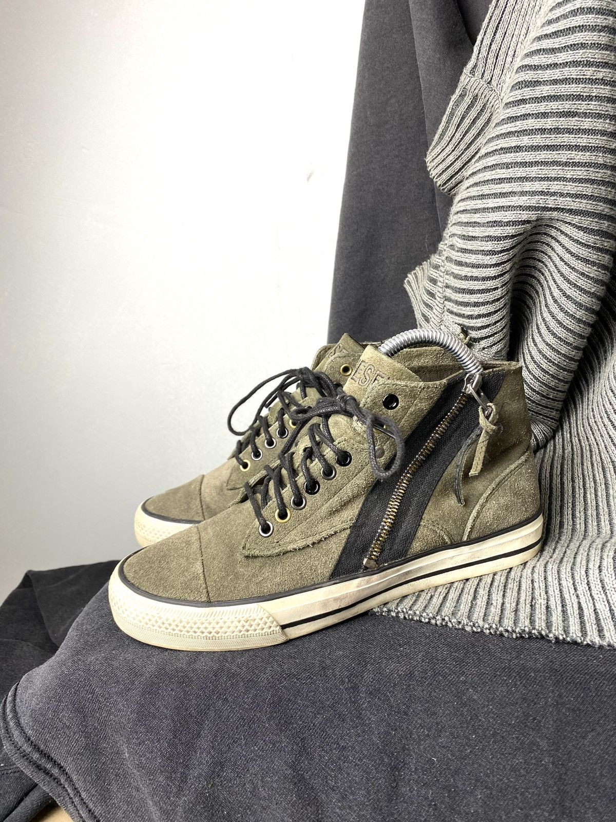 Diesel Vintage Diesel High Top Design Suede Sneakers Size US 7.5 / IT 37.5 - 2 Thumbnail