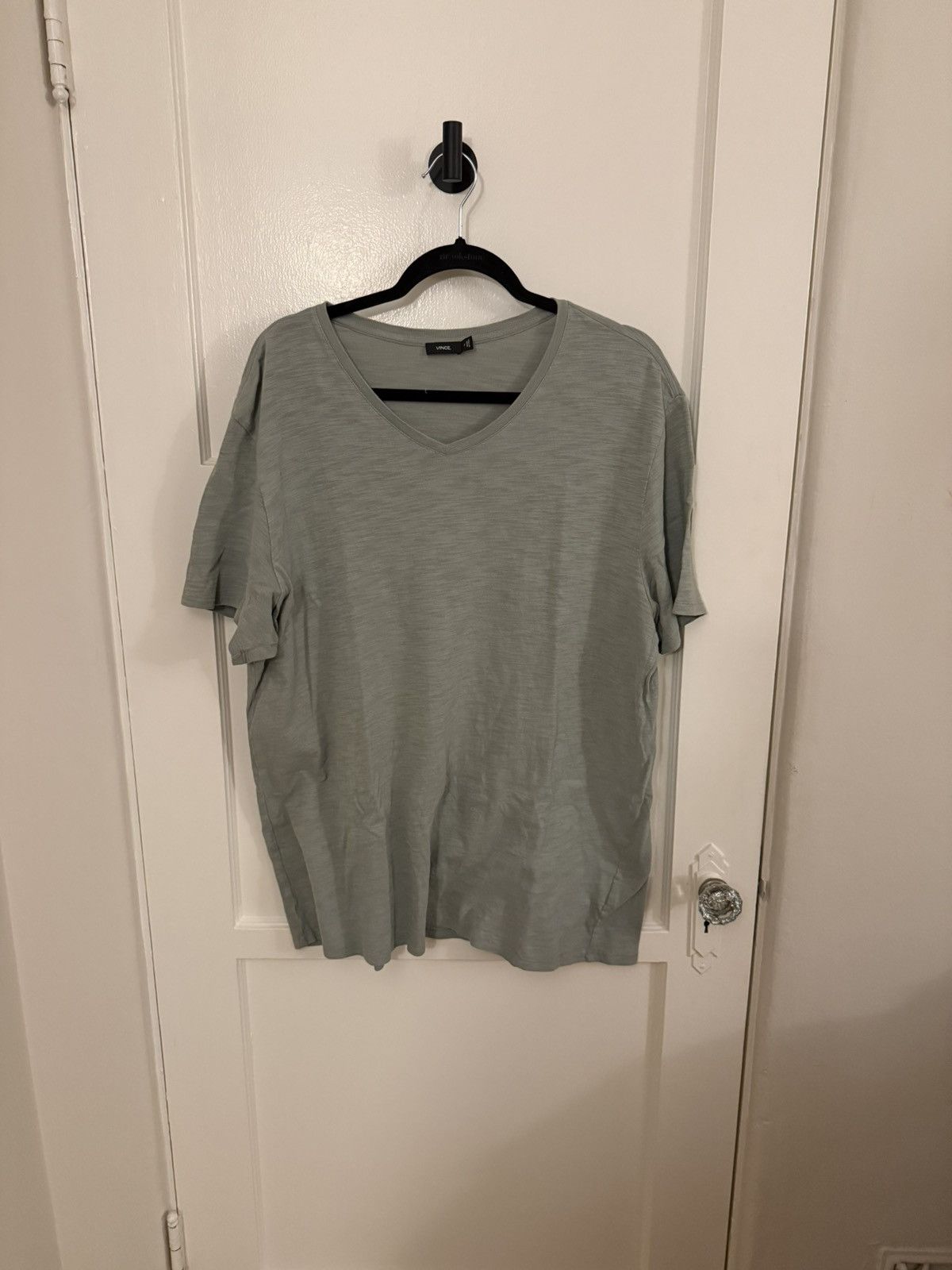 Vince Vince V-Neck T-Shirt Size US XL / EU 56 / 4 - 1 Thumbnail