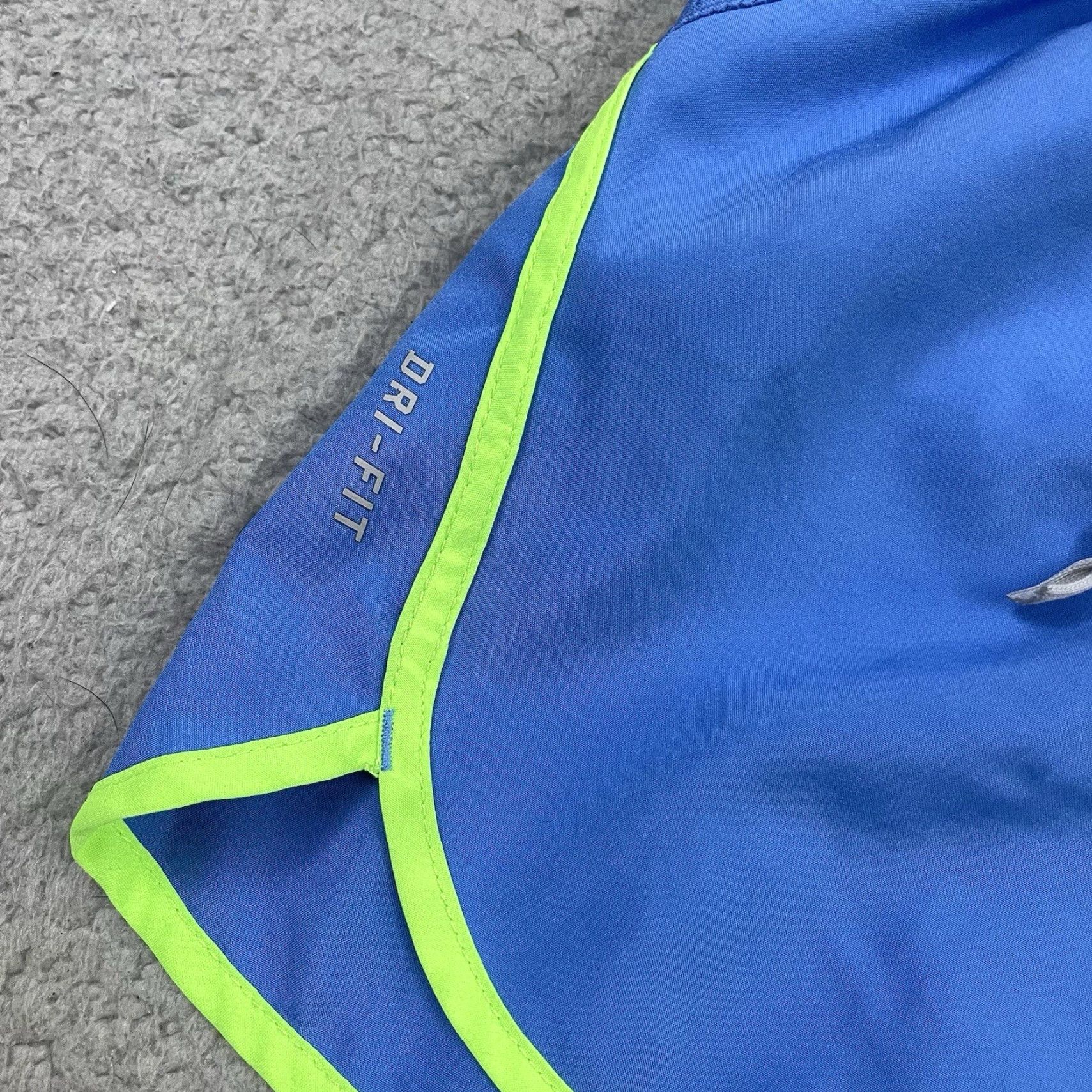 Nike VINTAGE Nike Shorts Womens XS Blue Dri Fit Lined Athletic Performance Running Neon Green Size 26" / US 2 / IT 38 - 3 Thumbnail