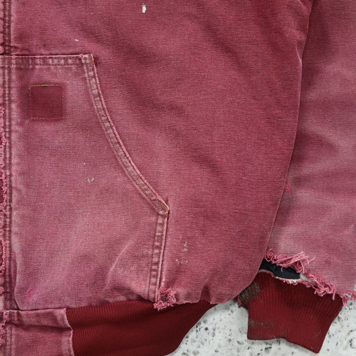 Carhartt THRASHED Vintage Carhartt J68 CRI Crimson Faded Red Jacket Size US XL / EU 56 / 4 - 9 Thumbnail