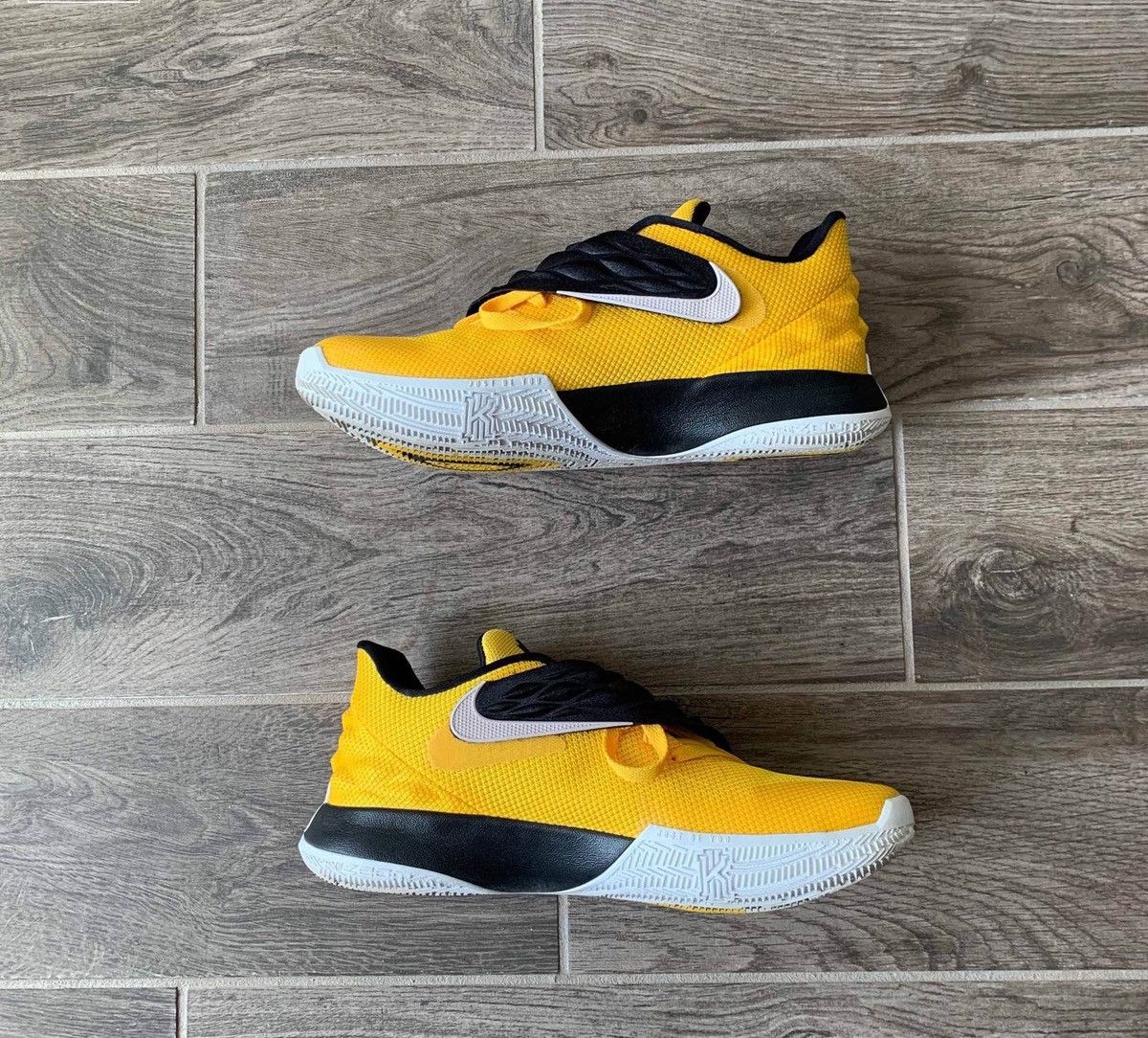 Nike Kyrie Low Amarillo Size US 10.5 / EU 43-44 - 2 Thumbnail
