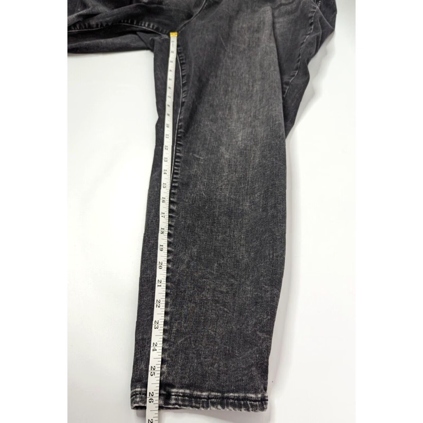 Torrid Torrid Gray Jeans Skinny Woman’s Size 26R Elastic Waistband Zip Closure 26 Gray Torrid Skinny Jeans Womens Plus Size 26R Size 26" / US 2 / IT 38 - 6 Thumbnail