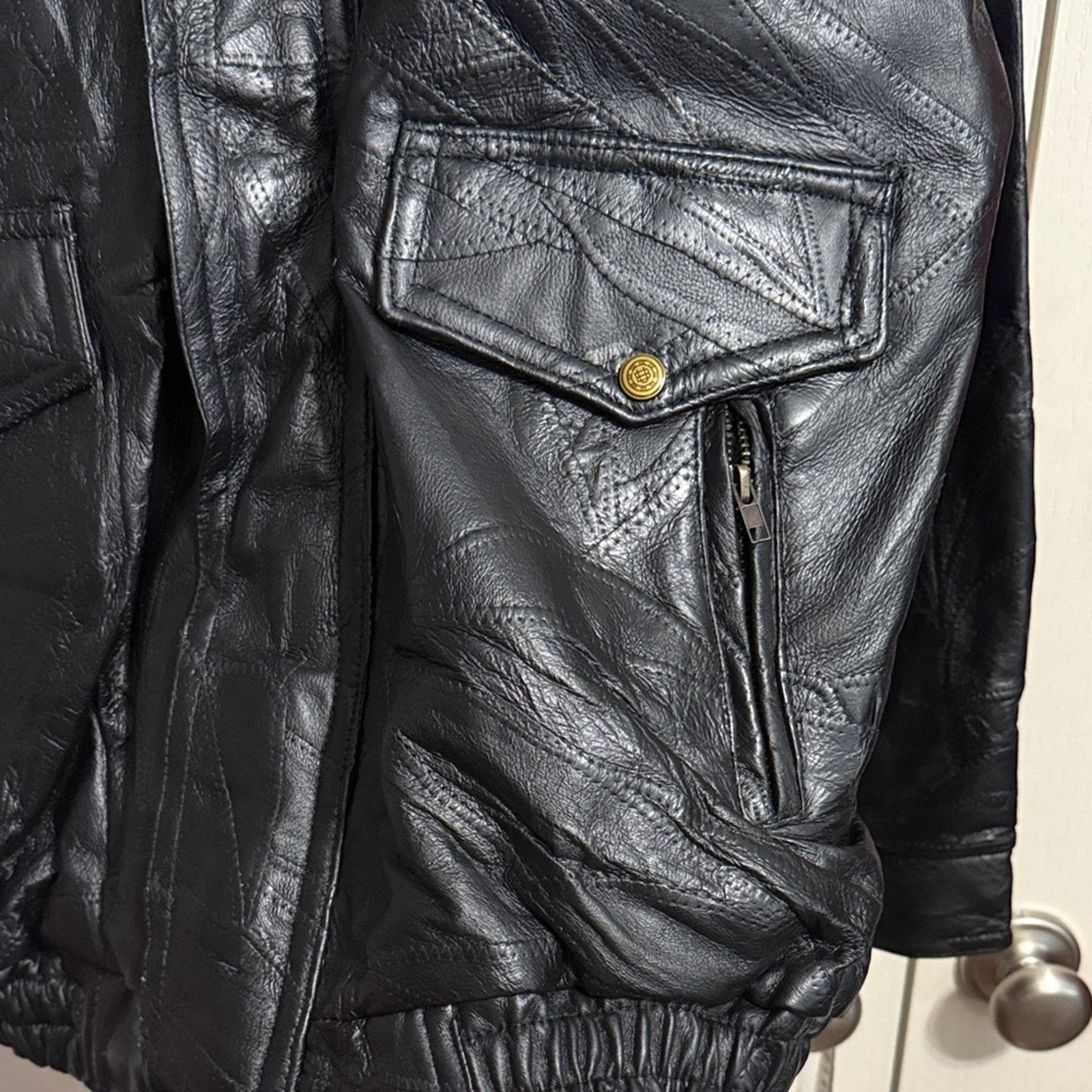 Vintage Vintage 90s Black Leather Bomber Jacket US Navy Deadstock Size US XXL / EU 58 / 5 - 5 Thumbnail