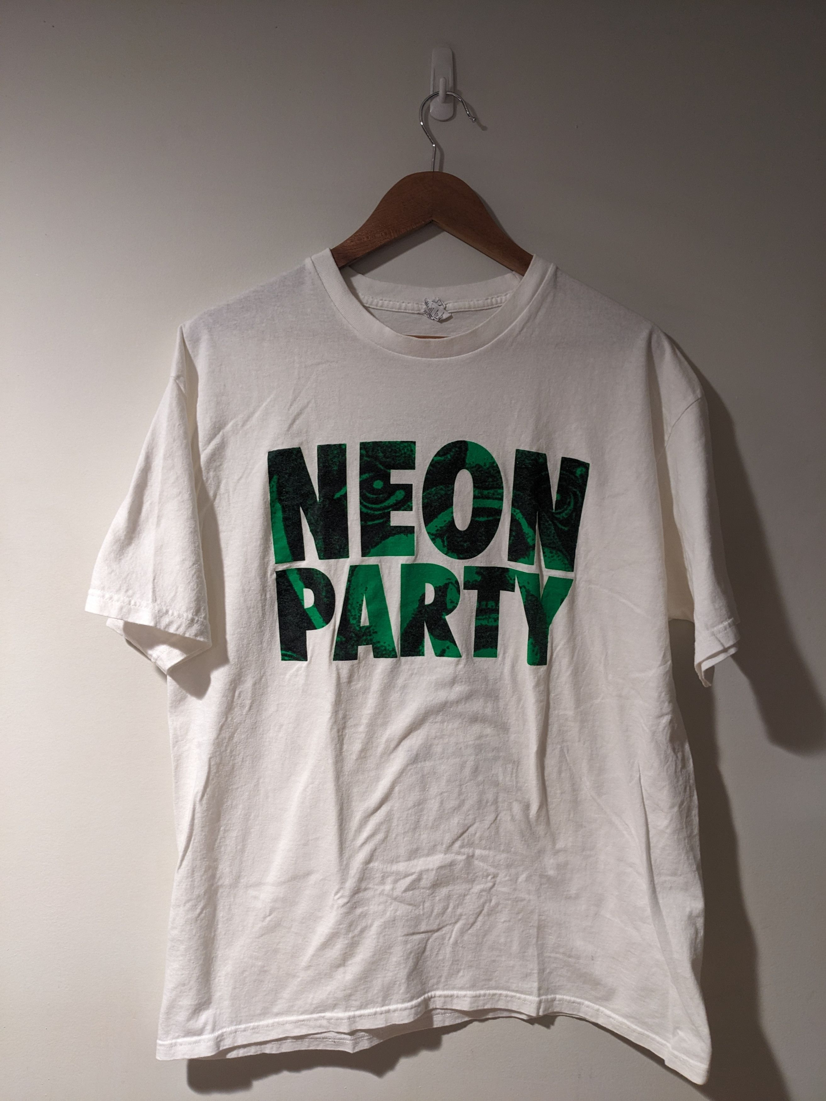 Alstyle × Vintage Vintage Neon Party Skyy Vodka Drinking Alcohol T-Shirt Size US XL / EU 56 / 4 - 1 Thumbnail