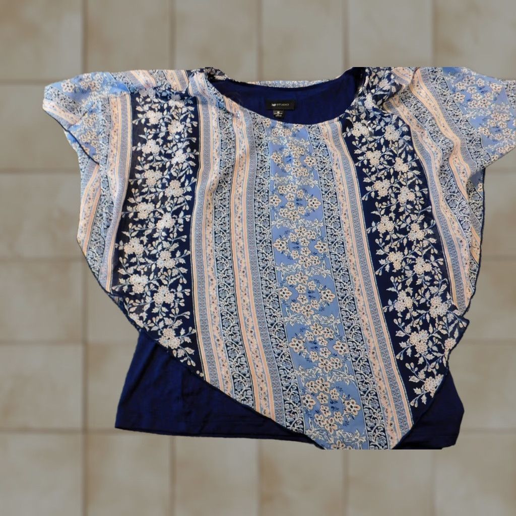 Vintage AB Studio Women Blouse M Blue Floral Short Sleeve Dolman Pullover Button Collared Polyester Stretch Regular Vneck? Size M / US 6-8 / IT 42-44 - 1 Thumbnail