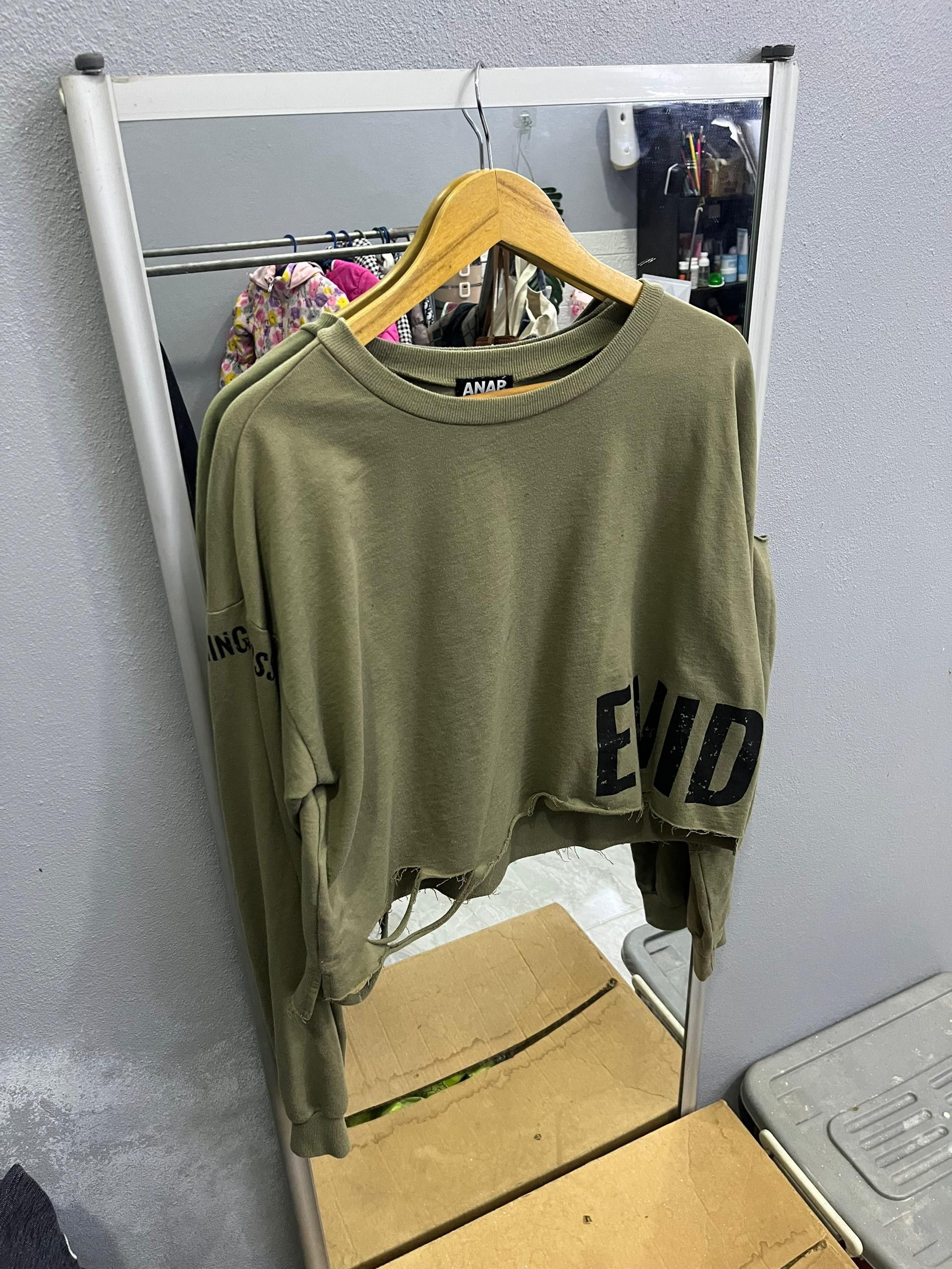 Japanese Brand ANAP Distressed Crop Sweatshirt Olive Japan Womens Size US M / EU 48-50 / 2 - 2 Thumbnail