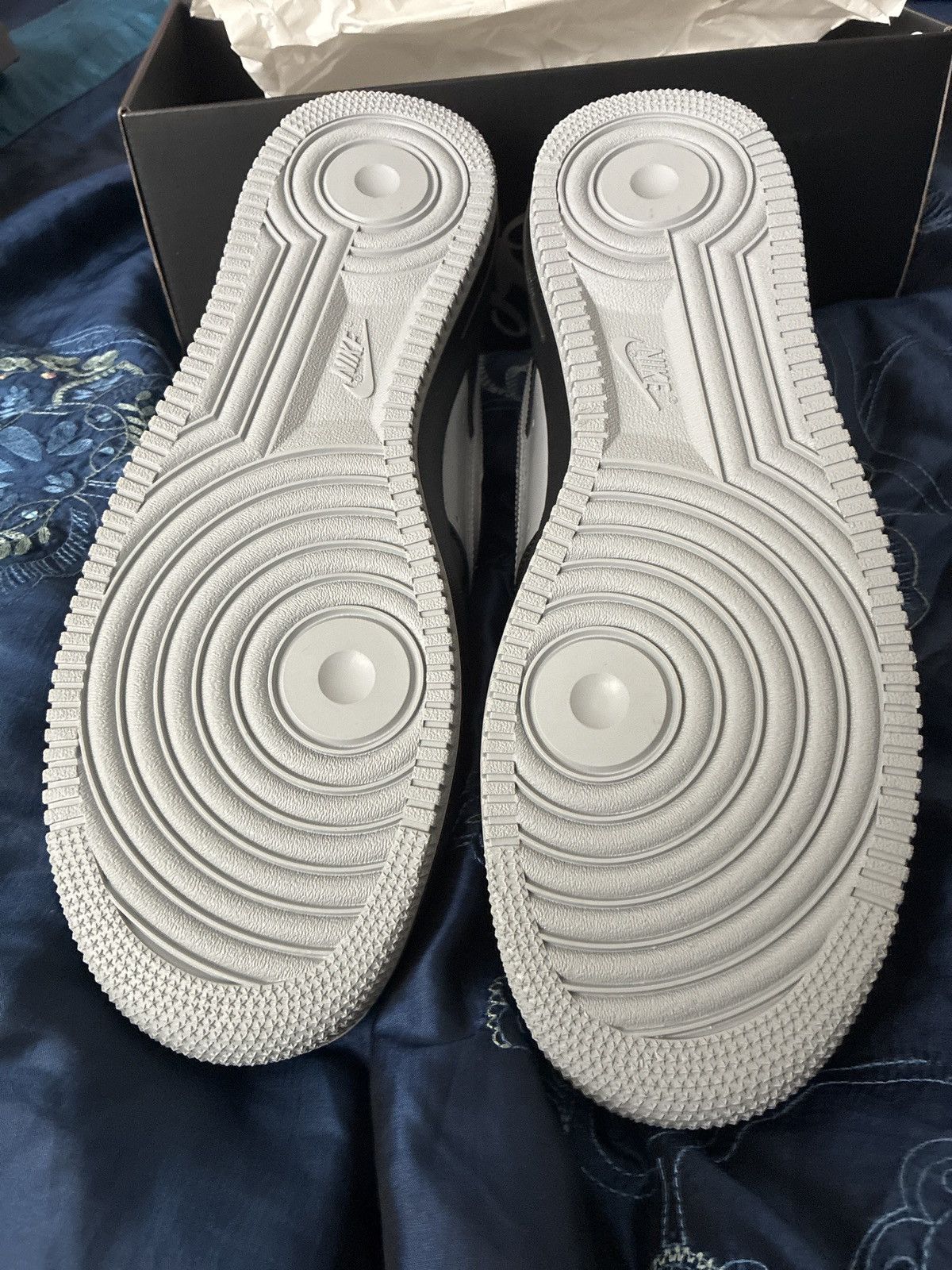 Syna World Nike x Syna Air Force 1 Low Smoke Grey Size US 13 / EU 46 - 3 Thumbnail