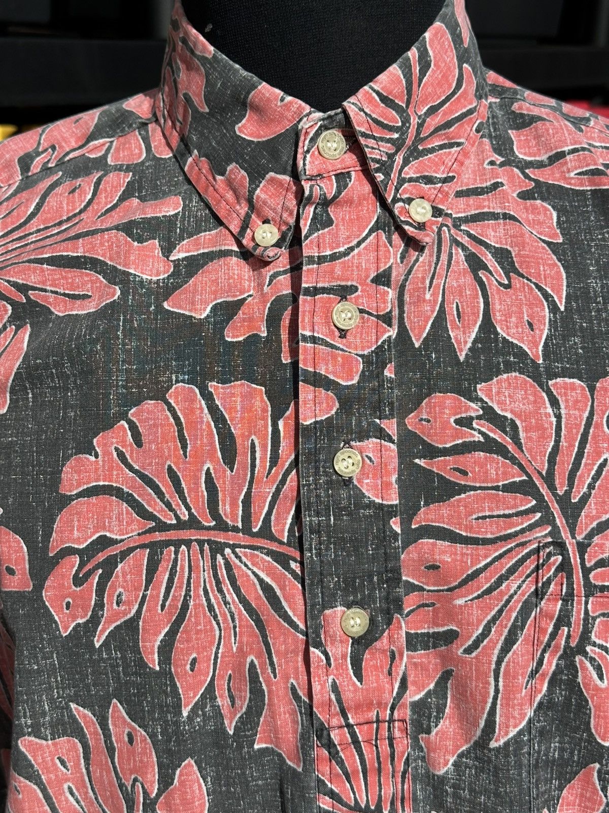 Reyn Spooner PreOwned Reyn Spooner Red/Black Hawaiian Print Men's Medium Size US M / EU 48-50 / 2 - 3 Thumbnail