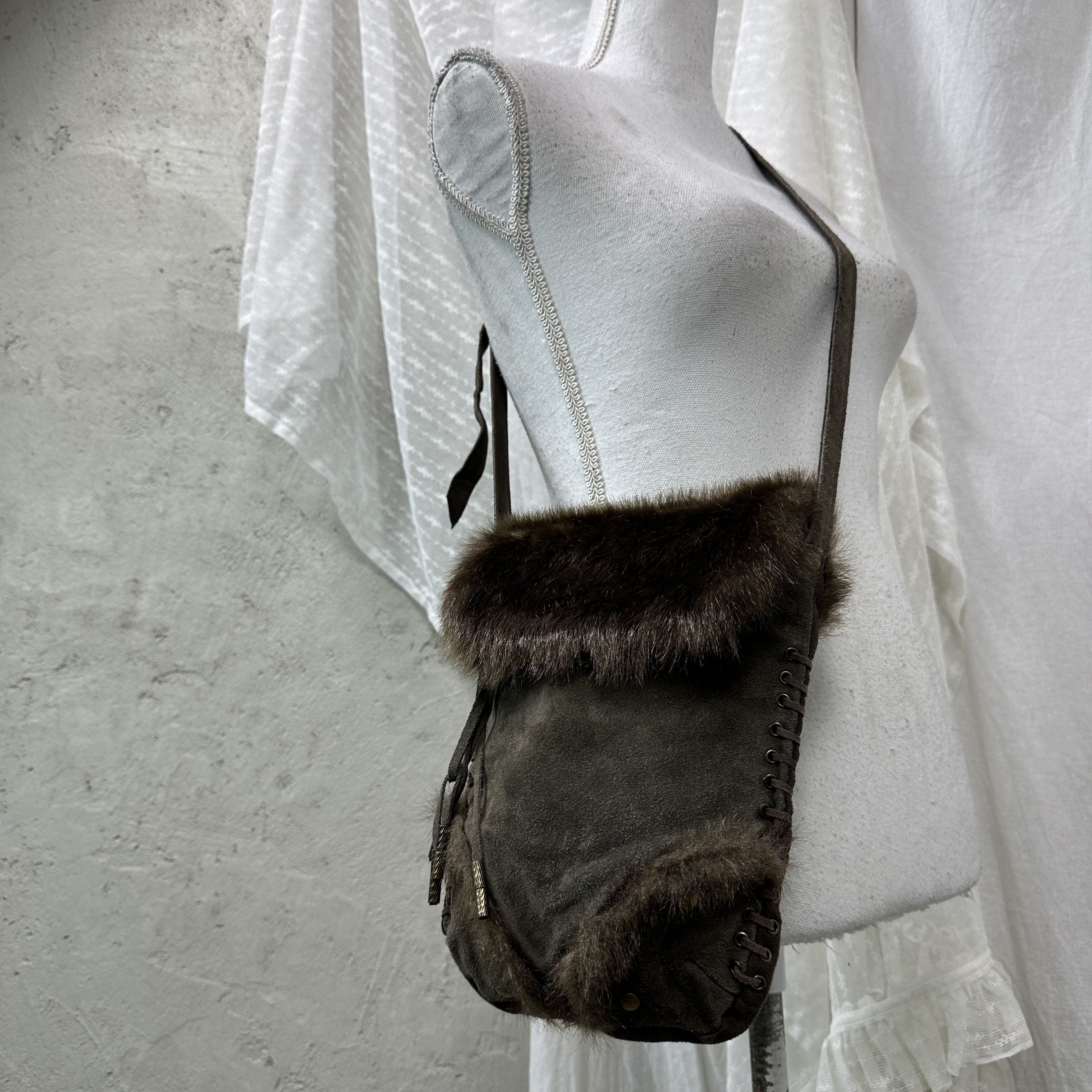 Vintage Vintage Faux Fur Crossbody Bag Y2K Size ONE SIZE - 1 Thumbnail