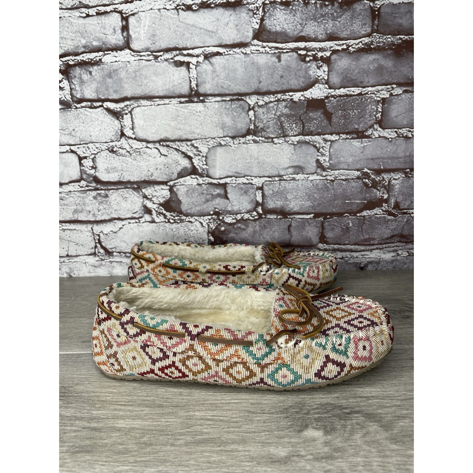 Minnetonka Minnetonka Sally Moccasins Cream Aztec Southwest Faux Fur Li Size US 10 / IT 40 - 11 Thumbnail