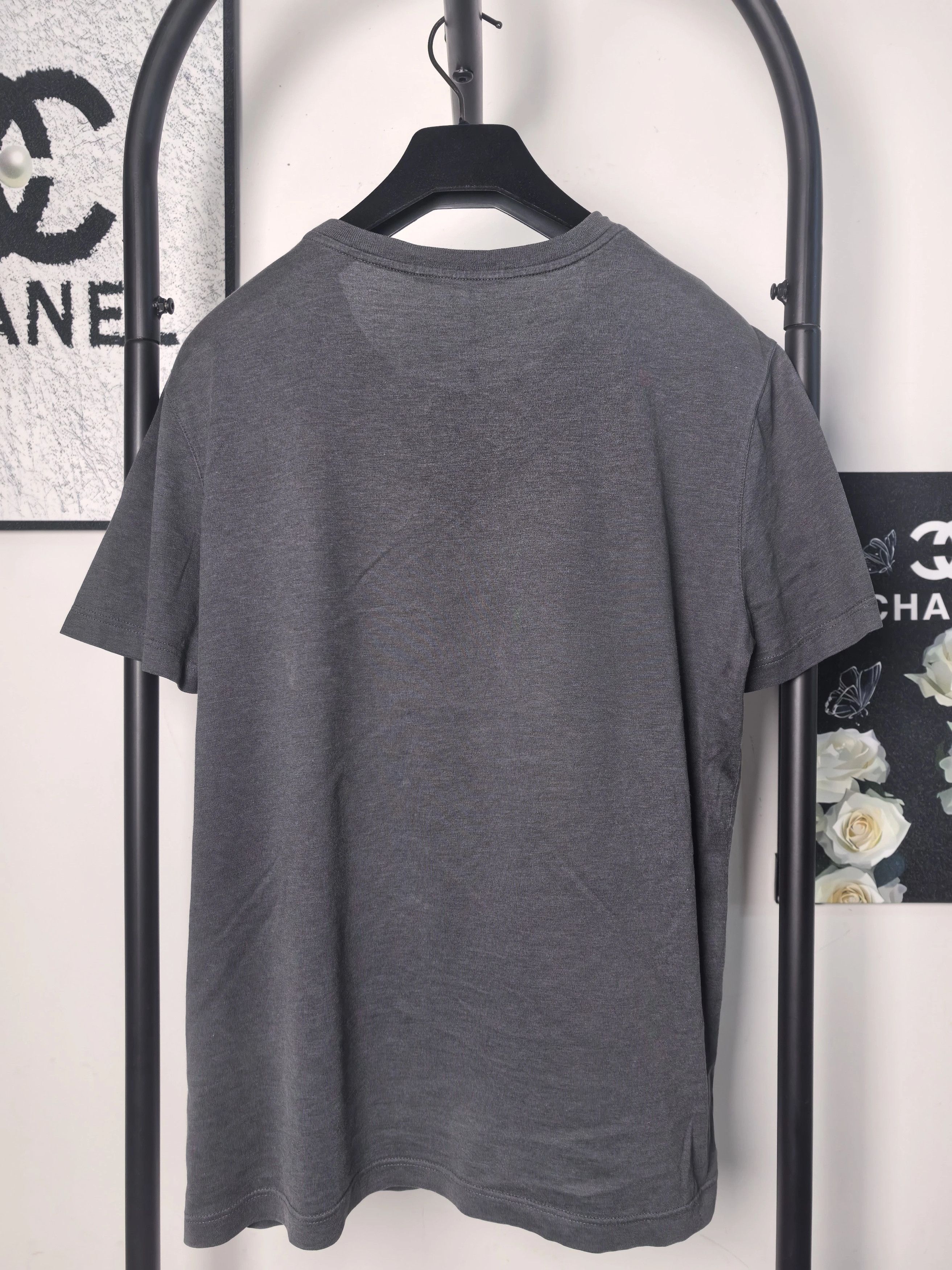 Louis Vuitton LV Embroidered Logo Short Sleeve Tee Like New Size US S / EU 44-46 / 1 - 2 Thumbnail