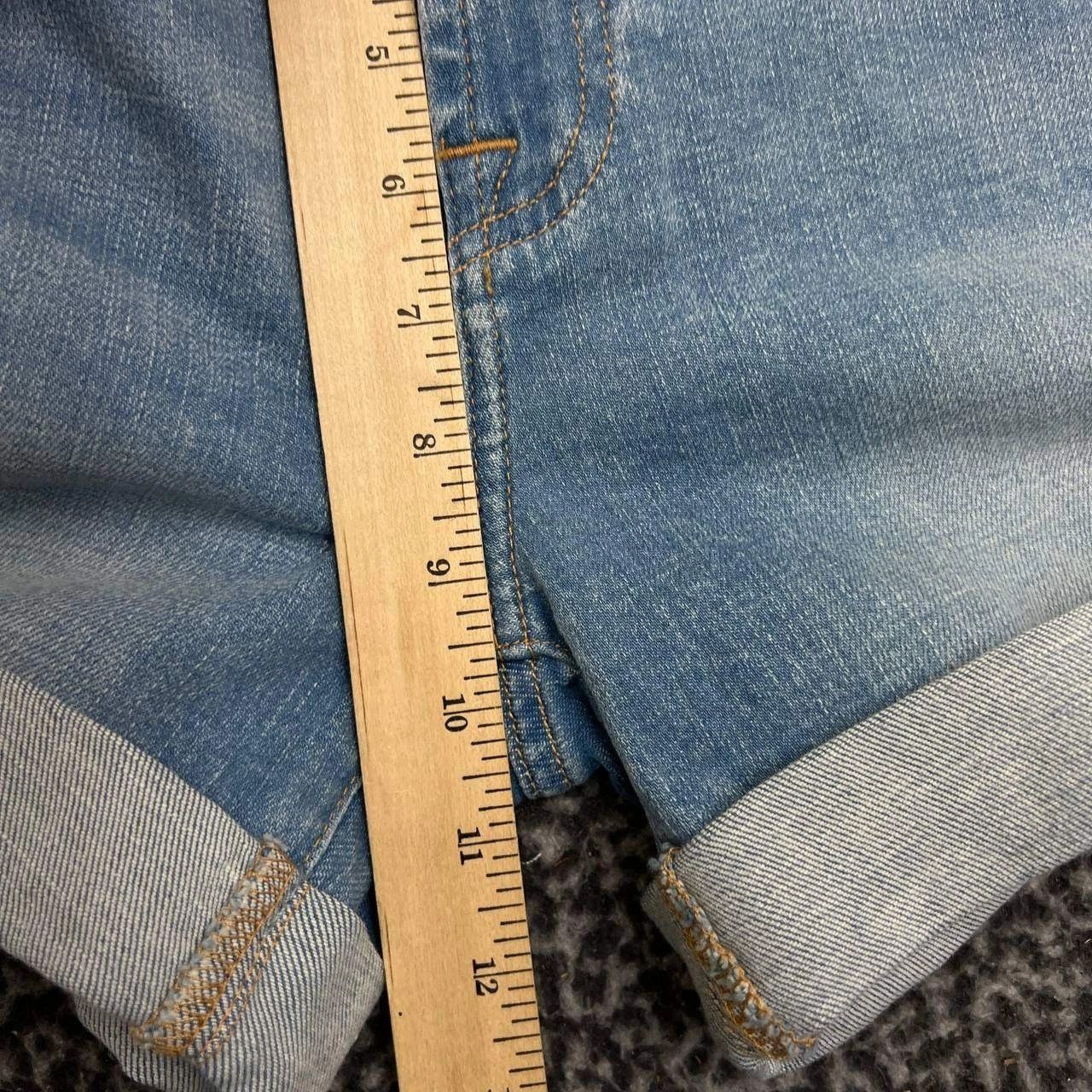 7 For All Mankind 7 For All Mankind Jeans Shorts Women 27 Denim Faded Pockets Size 27" / US 4 / IT 40 - 7 Thumbnail