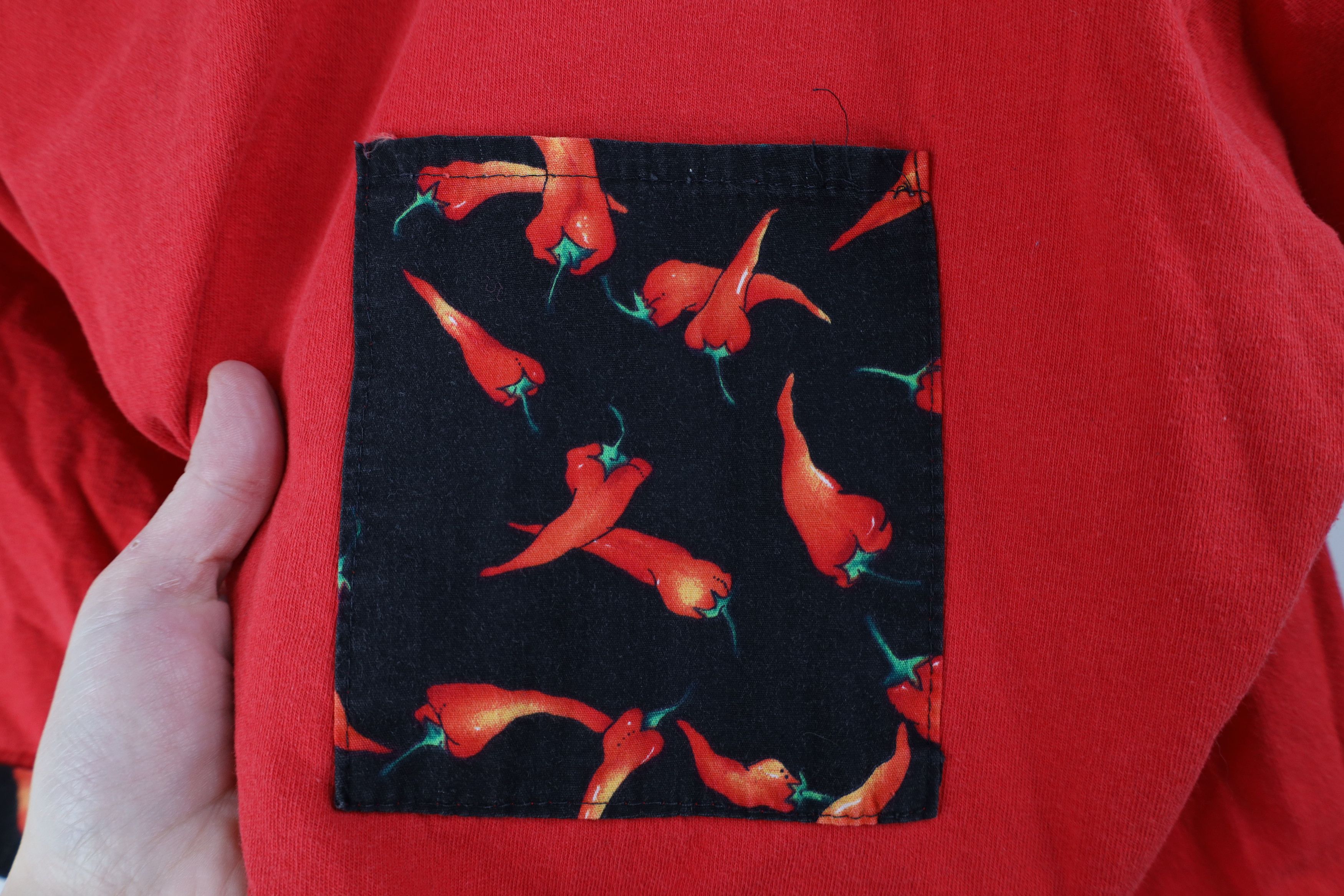 Vintage Vintage 90s Streetwear Hot Chili Peppers Pocket T-Shirt USA Size US XL / EU 56 / 4 - 4 Thumbnail