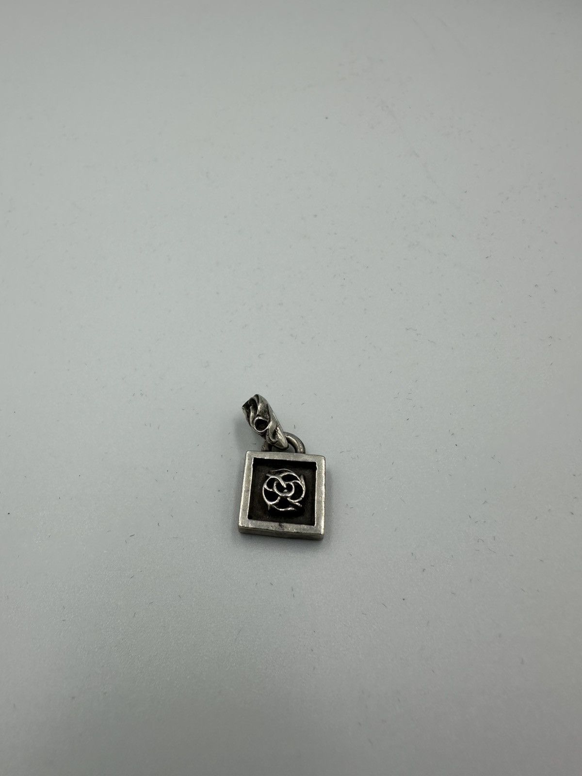 アクセサリー Chrome Hearts framed flrl CHROME HEARTS FRAMED FLORAL PENDANT - remolquesrobert.com