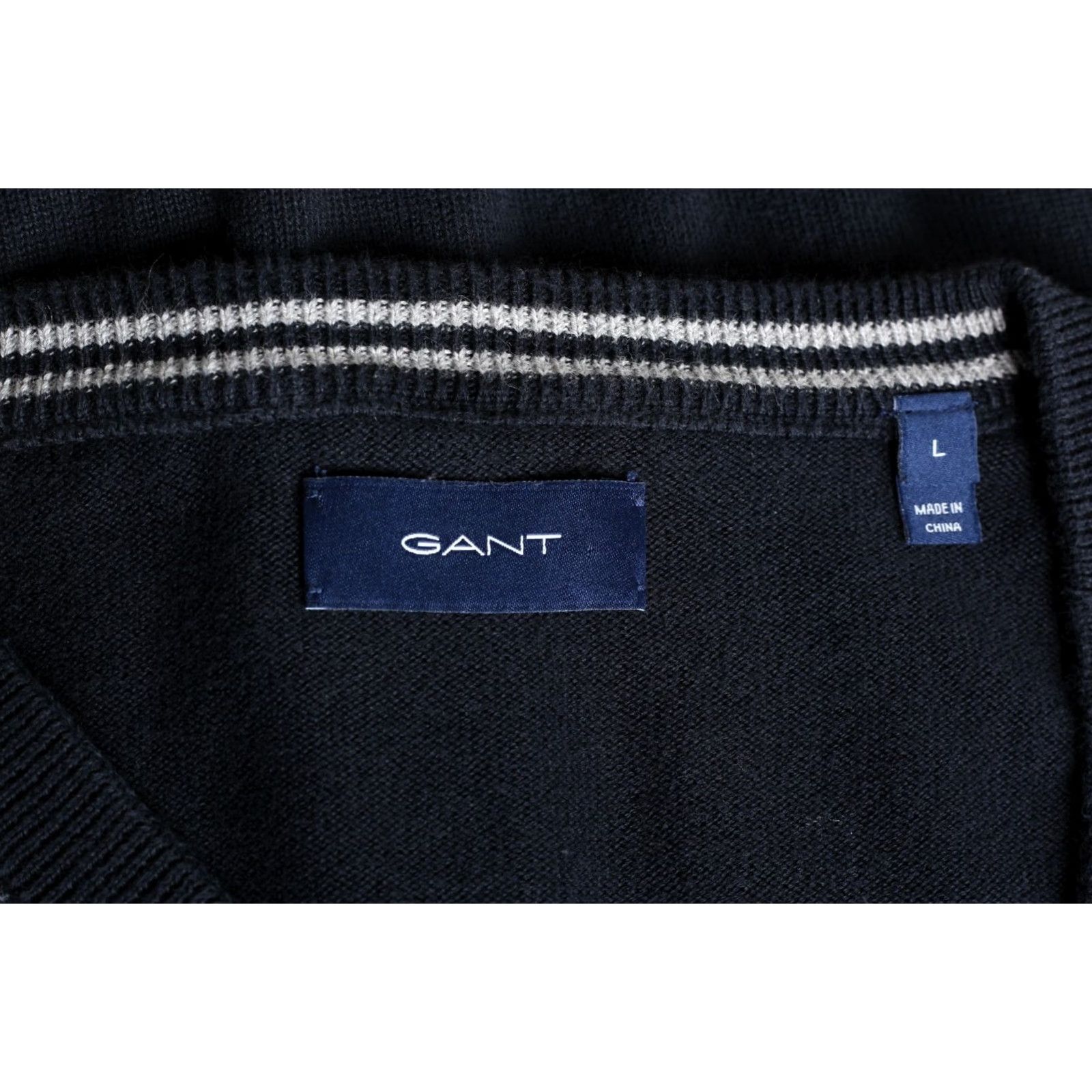 Gant GANT V Neck Classic Cotton Jumper Sweater Men L Blue VR1489 Size US L / EU 52-54 / 3 - 4 Thumbnail