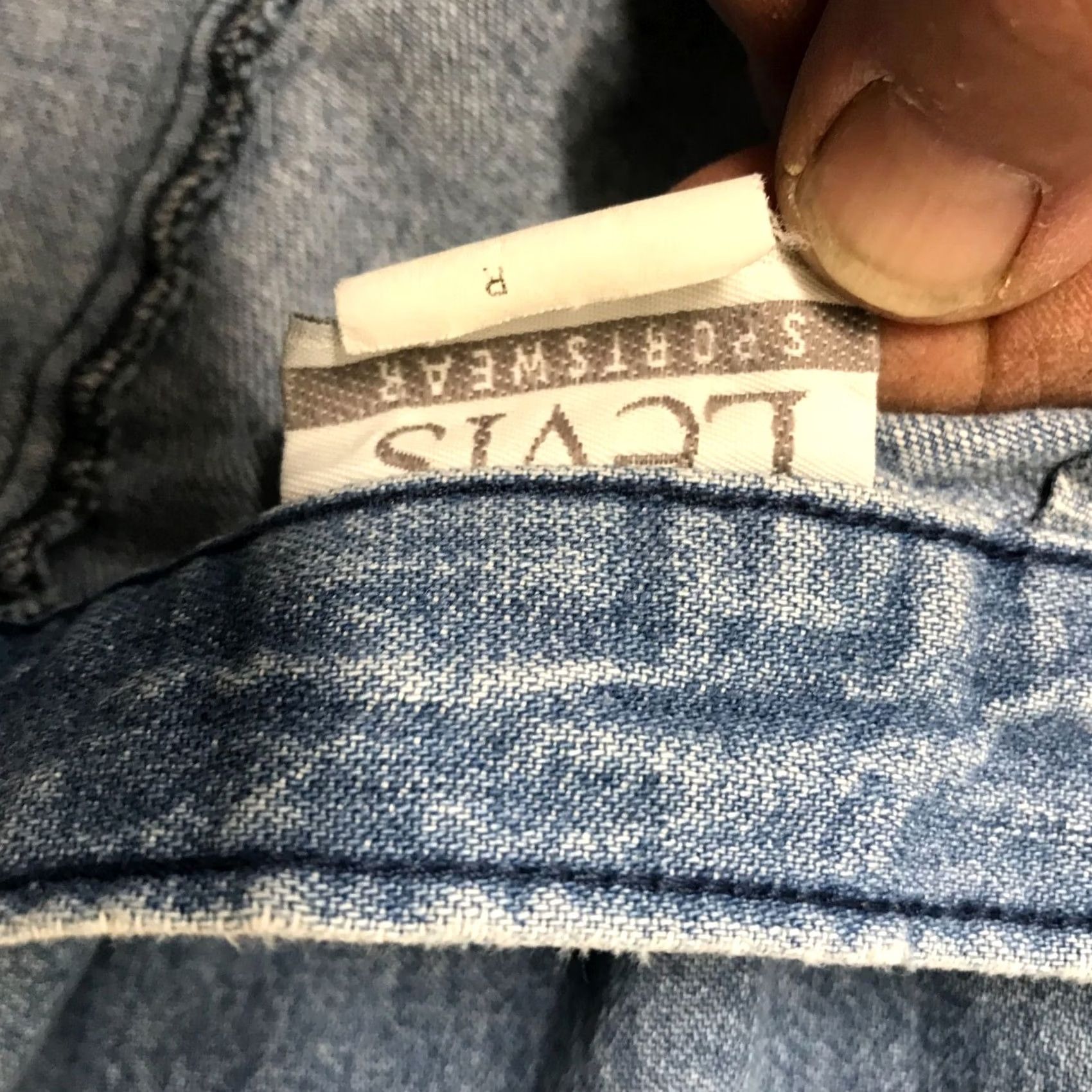 Levi's VINTAGE Levi's - WOMEN'S Jeans - 18 - BLUE DENIM 100% COTTON PLEATED FRONT Size 40" / US 18 - 8 Thumbnail