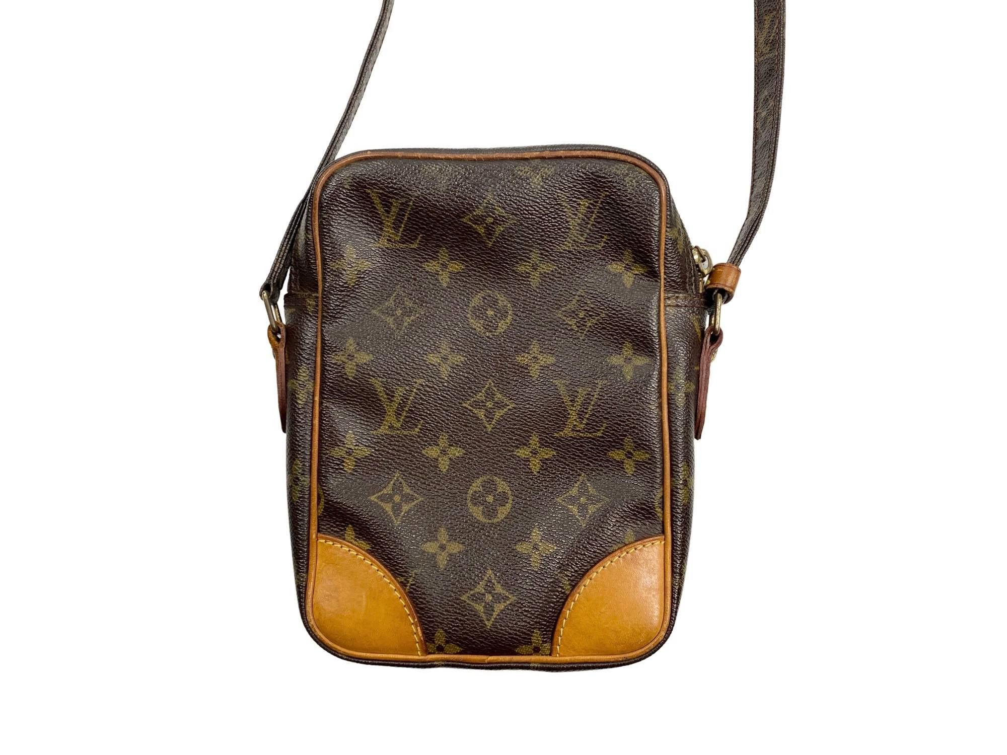 Louis Vuitton LV Vintage Monogram Vertical Single Camera Bag 22x17cm Size ONE SIZE - 4 Thumbnail