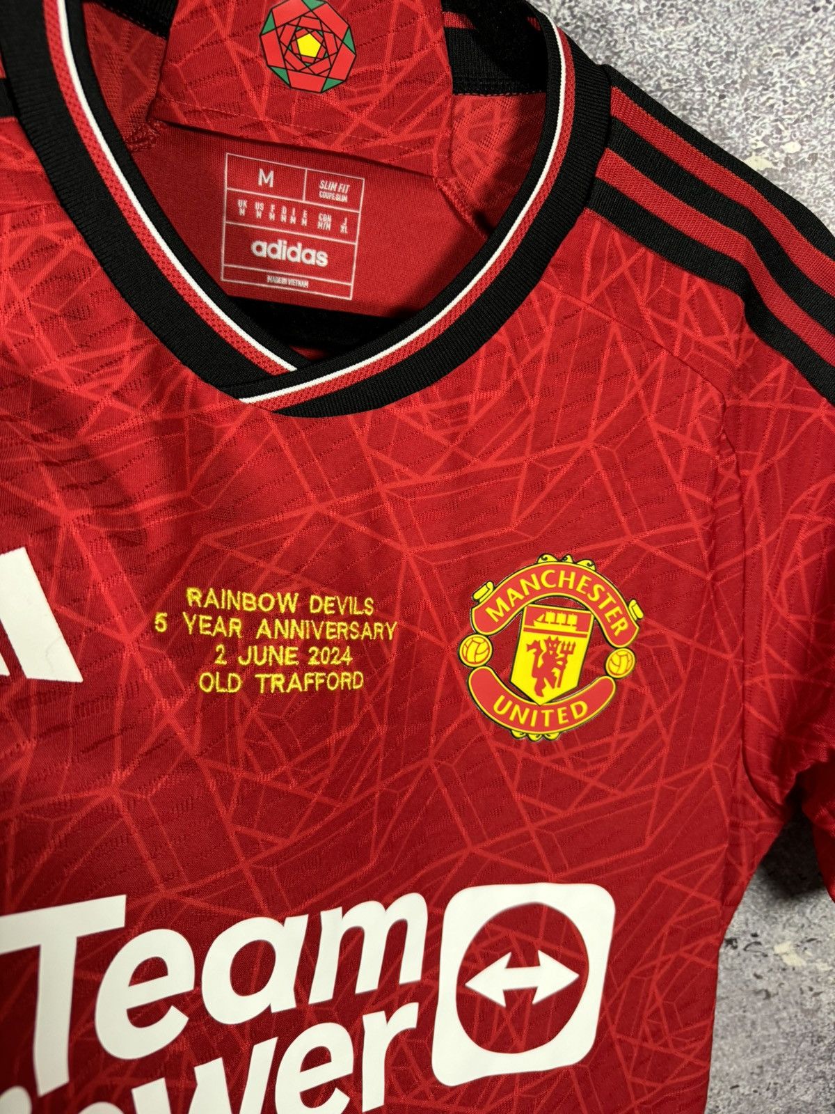 Adidas Manchester United 2023/24 Adidas Jersey Rainbow Devils M sz Size US M / EU 48-50 / 2 - 9 Thumbnail
