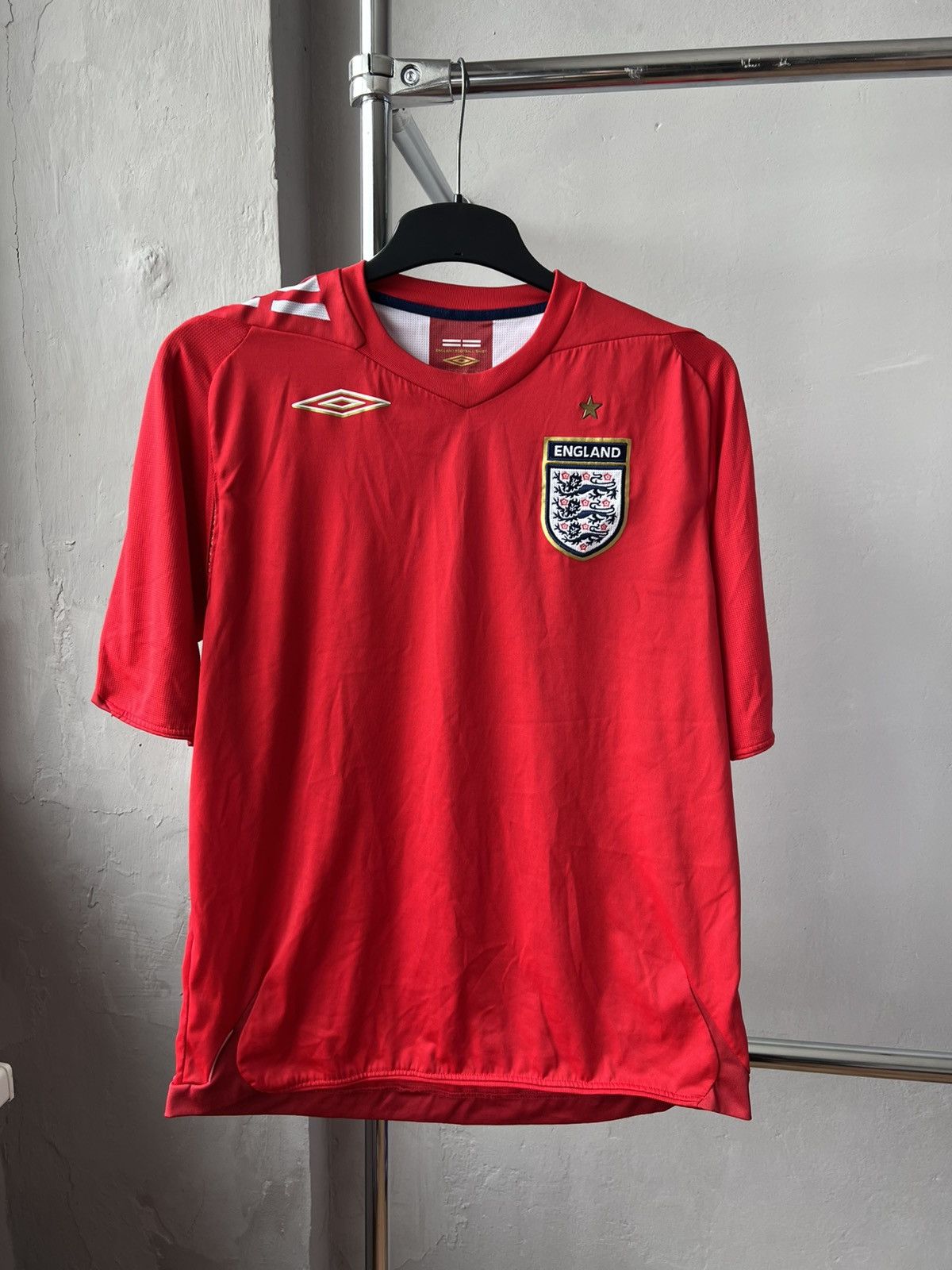 Umbro 2004/06 ENGLAND TEAM AWAY SOCCER JERSEY FOOTBALL SHIRT SZ L Size US L / EU 52-54 / 3 - 2 Thumbnail
