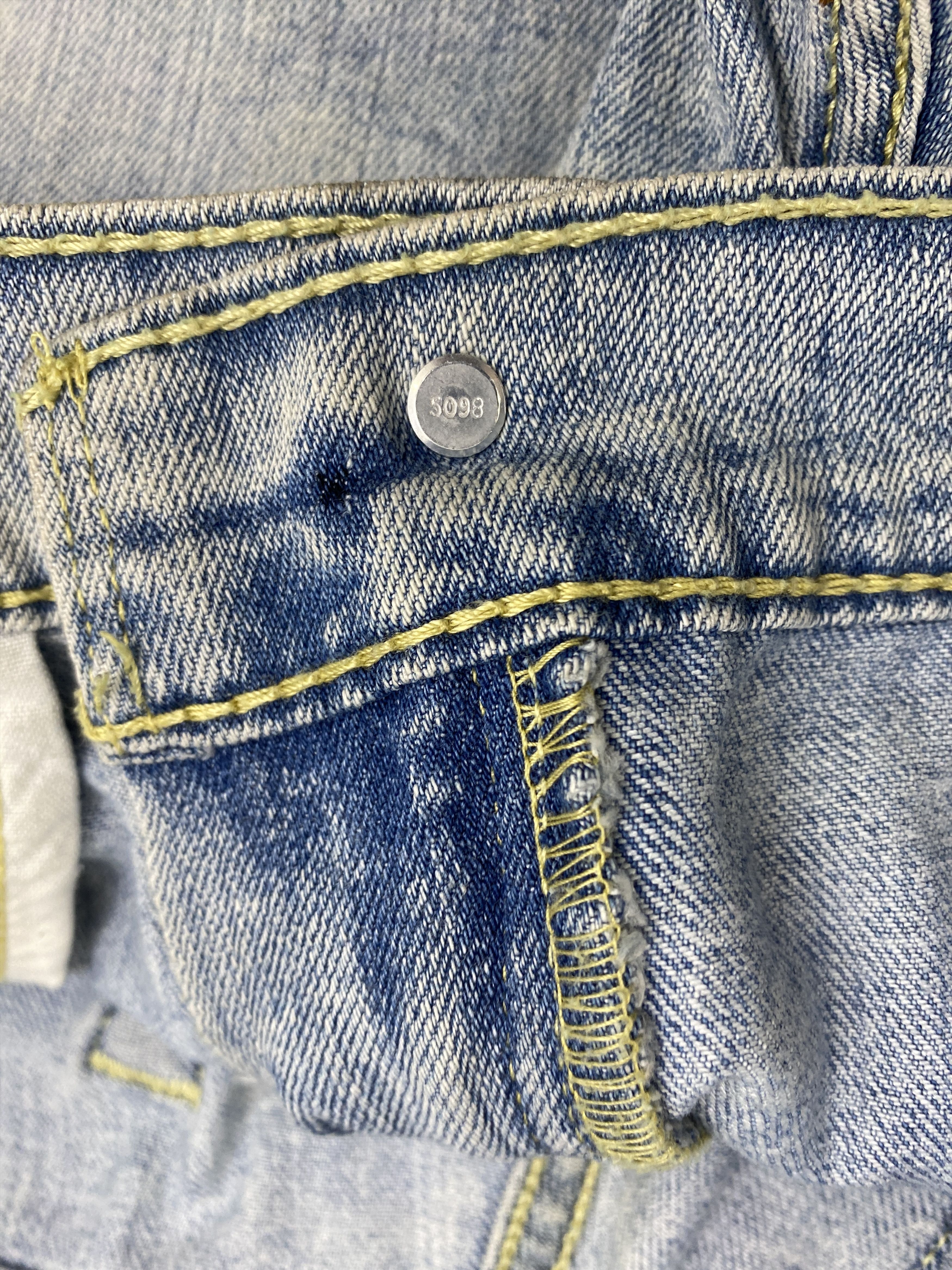 Levi's Vintage Levis Denizen Light Wash Jeans 34x29 S0030 Size US 34 / EU 50 - 13 Thumbnail