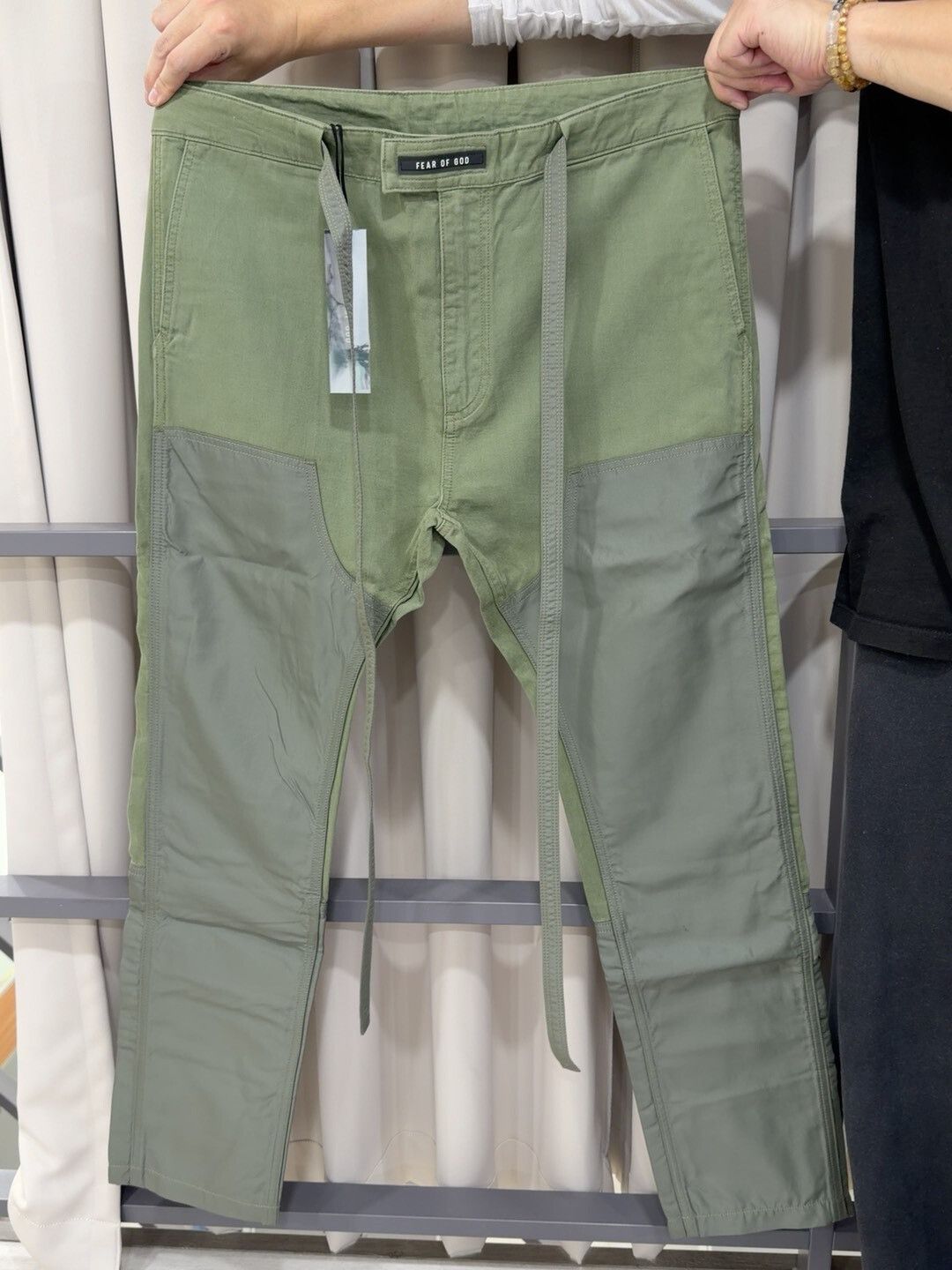 Fear of God Fear of God Cargo Pants in Green Size US 31 - 1 Thumbnail