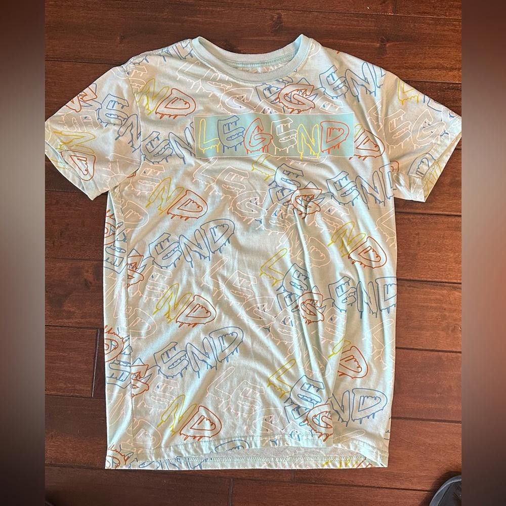 Designer Men’s unique T-shirt, in a light blue color - NWOT Size US L / EU 52-54 / 3 - 1 Thumbnail